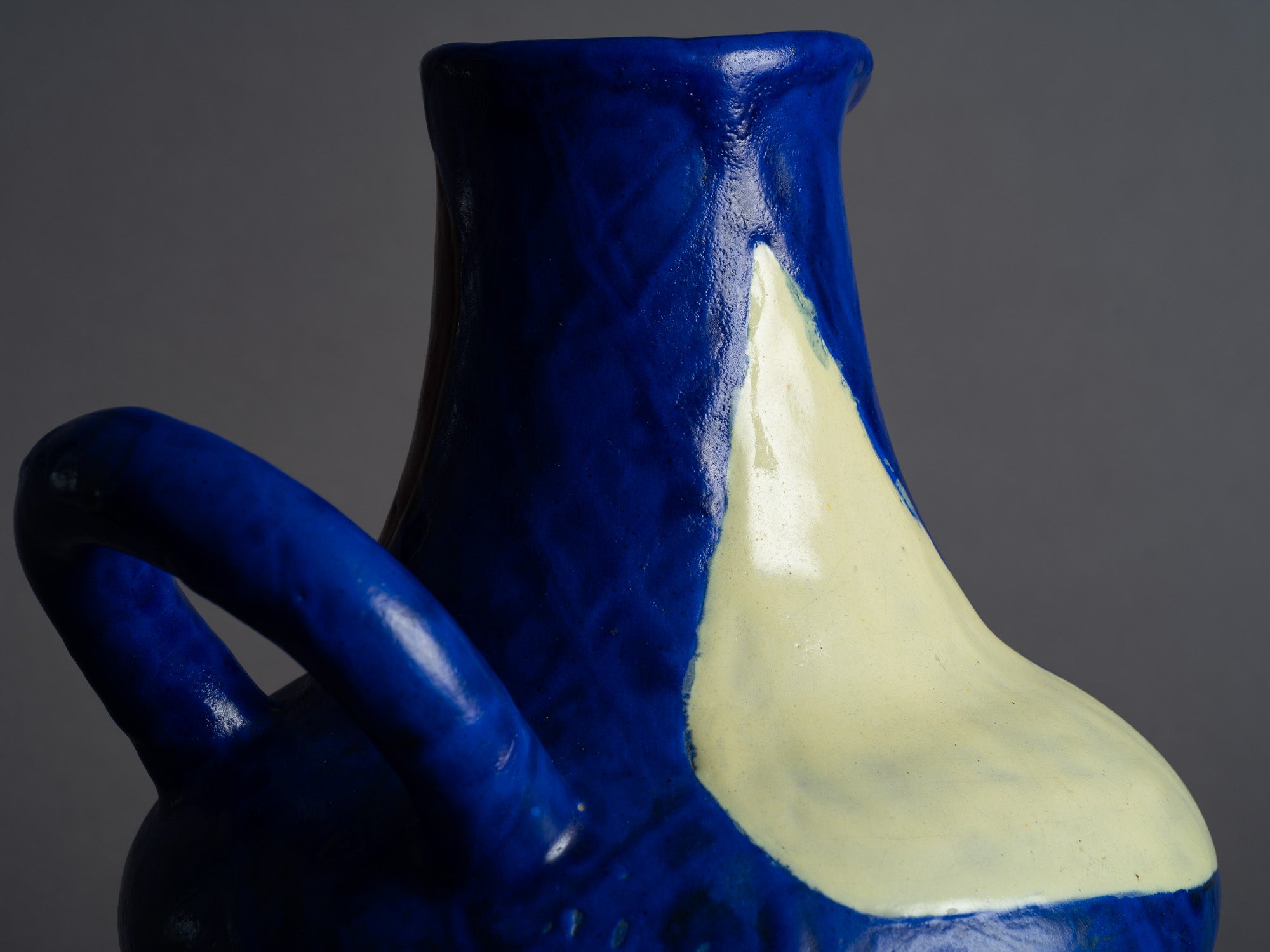 Rare vase ansé de Jean Mégard (Groupe Espace), France (1952)..Huge freeform vase by Jean Mégard (Groupe Espace), Biot, France (1952)