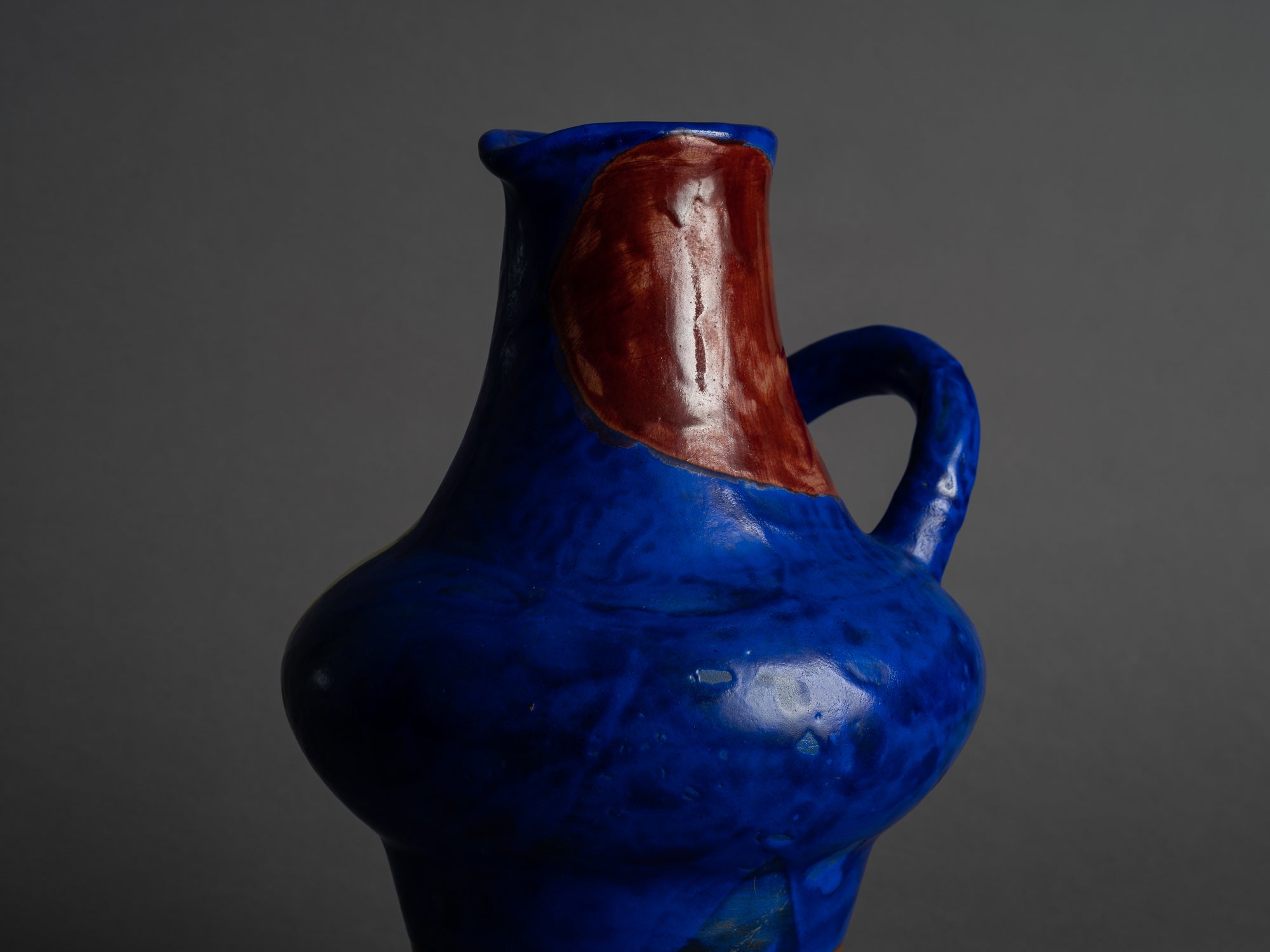 Rare vase ansé de Jean Mégard (Groupe Espace), France (1952)..Huge freeform vase by Jean Mégard (Groupe Espace), Biot, France (1952)