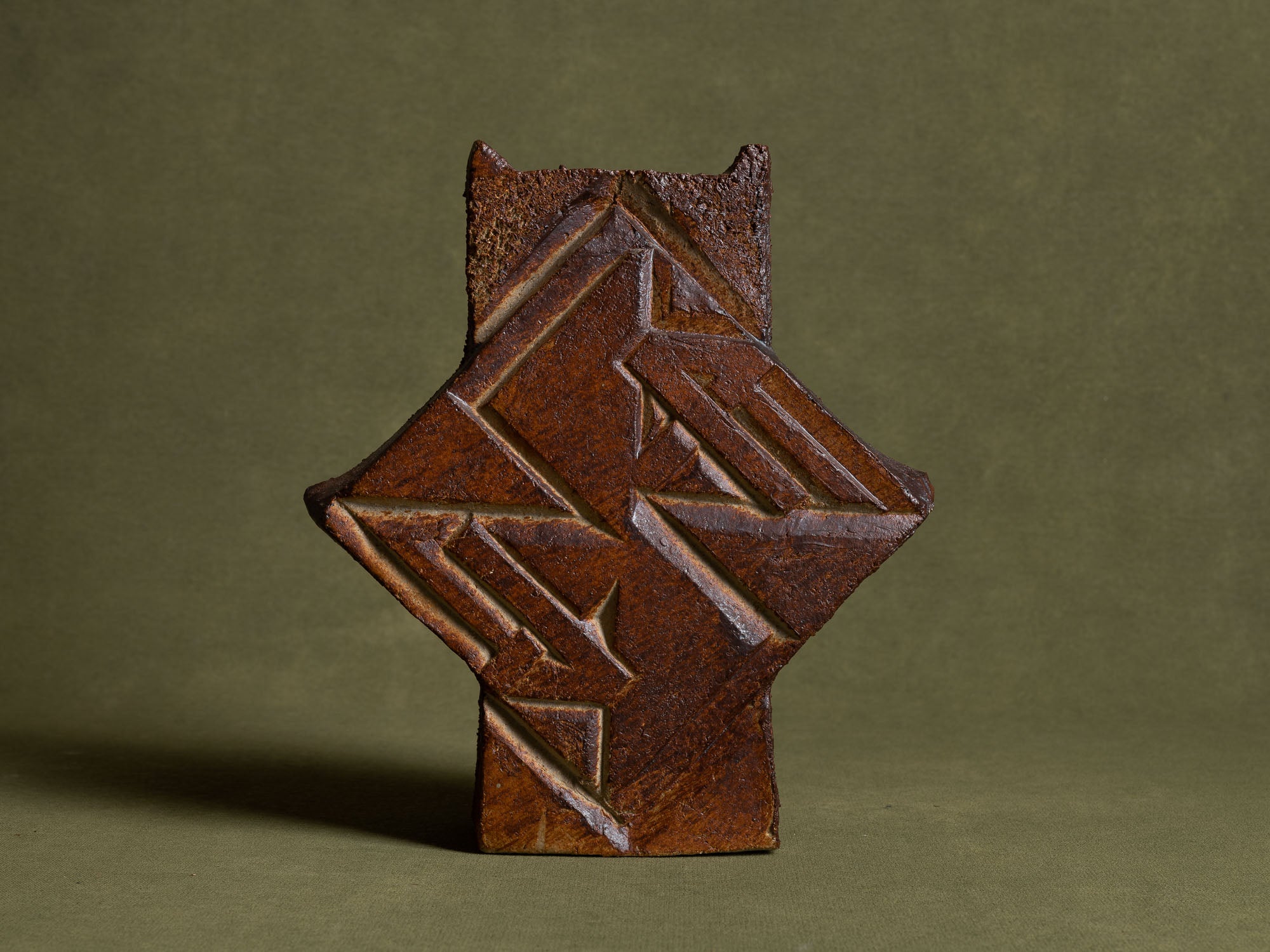 Vase sculptural en grès de La Borne, France (vers 1970-80)..Sculptural stoneware vase from La Borne, France (circa 1970-80)