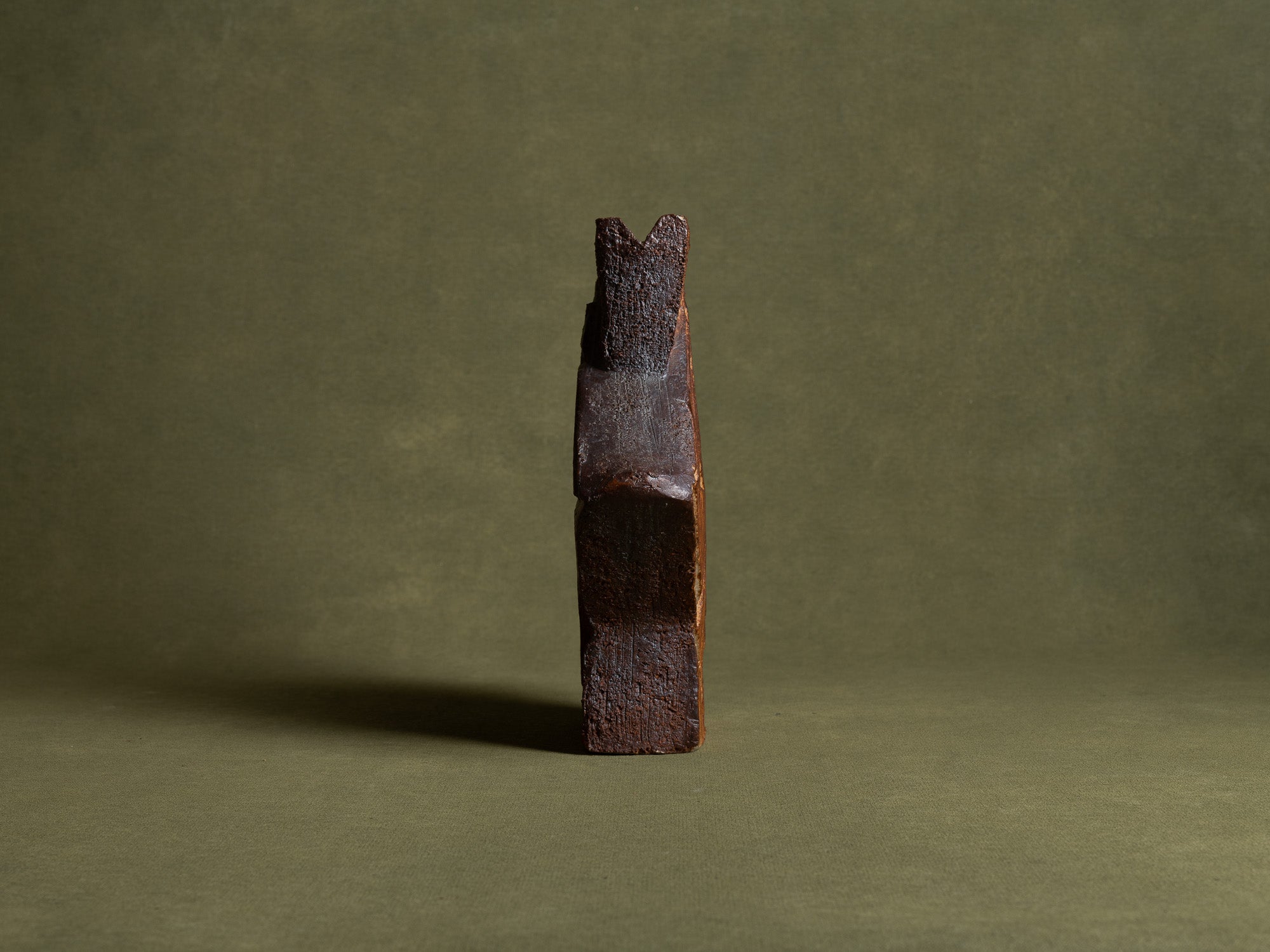 Vase sculptural en grès de La Borne, France (vers 1970-80)..Sculptural stoneware vase from La Borne, France (circa 1970-80)