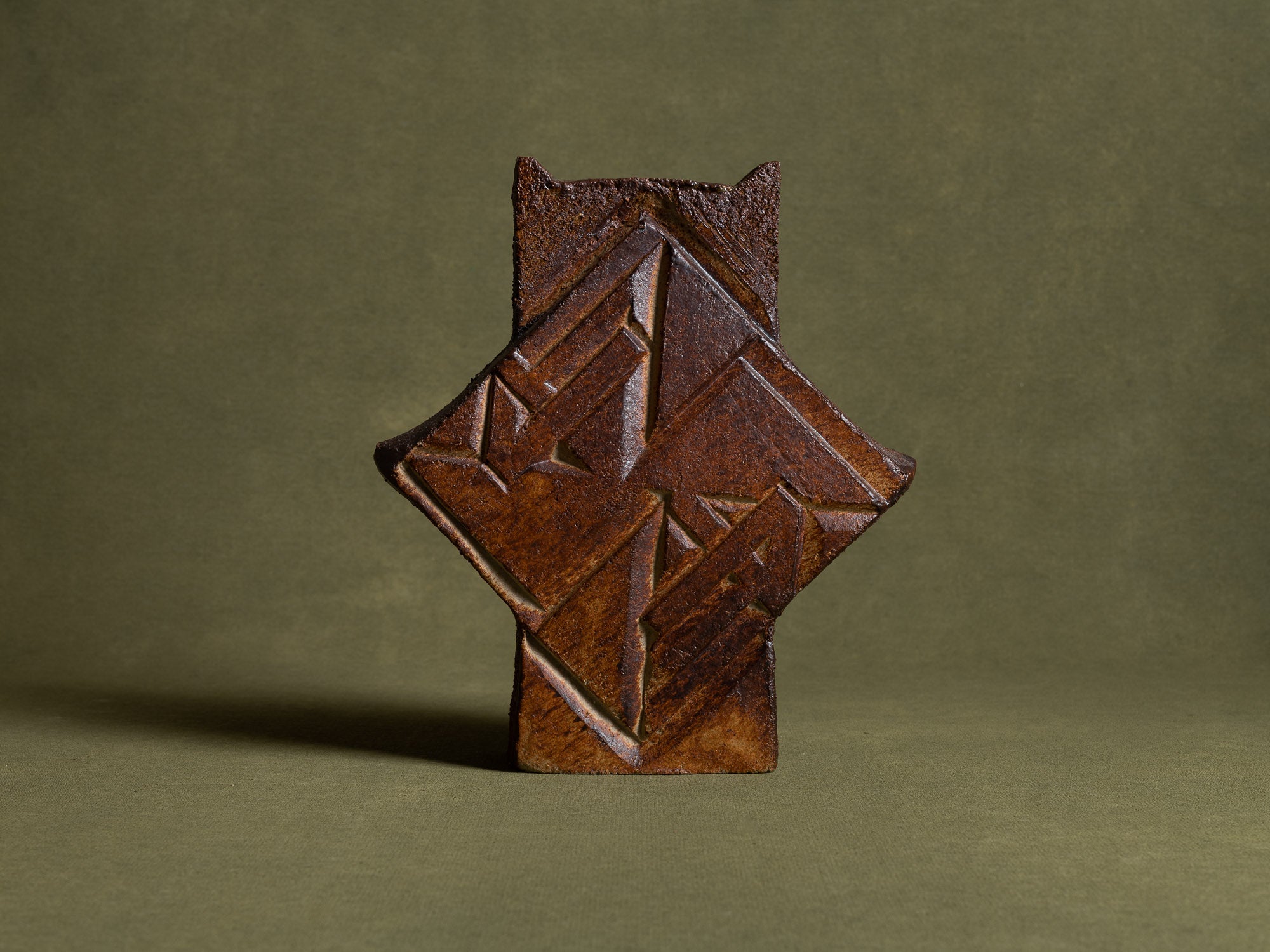 Vase sculptural en grès de La Borne, France (vers 1970-80)..Sculptural stoneware vase from La Borne, France (circa 1970-80)