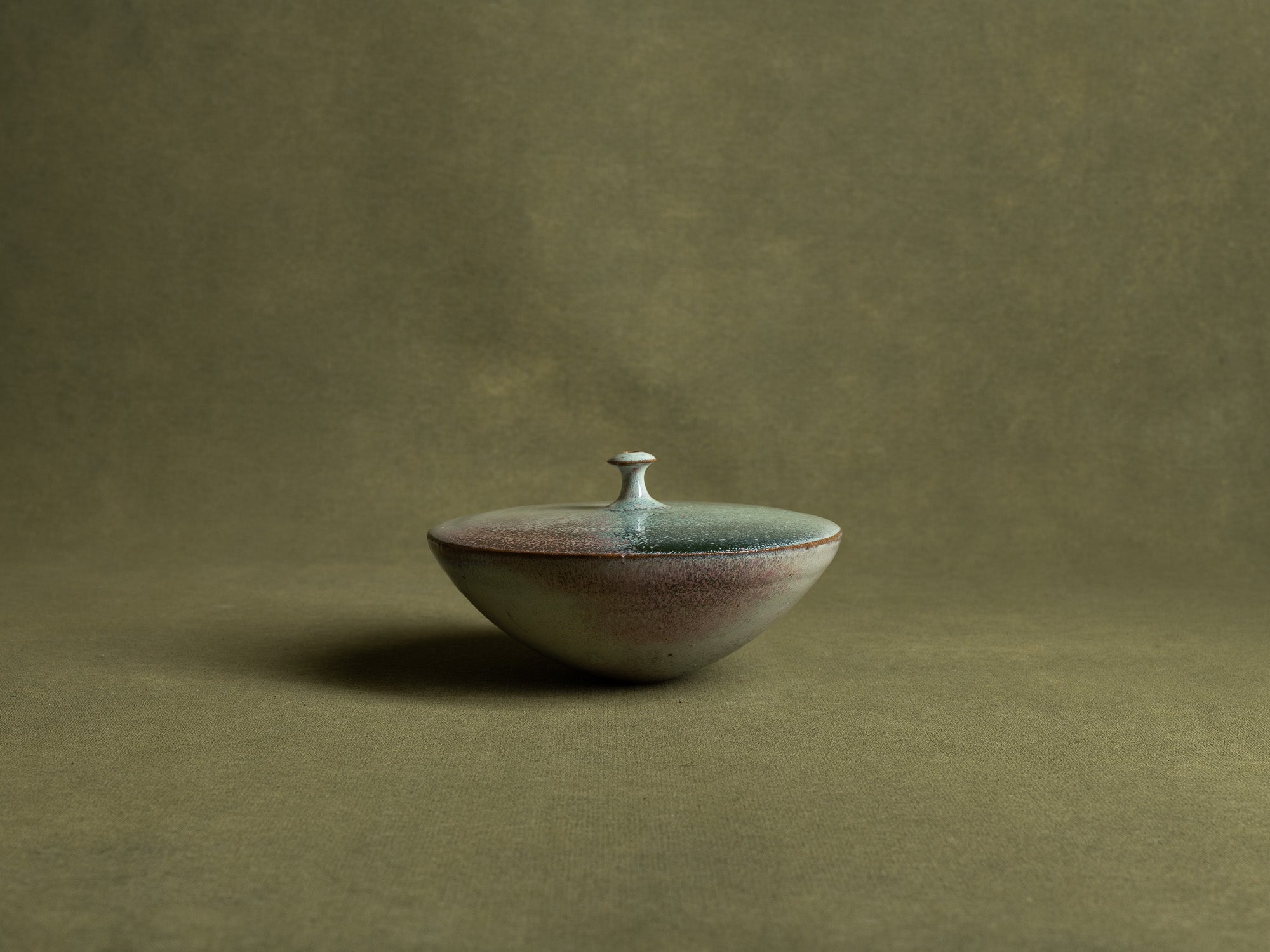 Vase toupie de Martial Coville, France (vers 1991)..Stoneware ash glazed vase by Martial Coville, France (circa 1991)