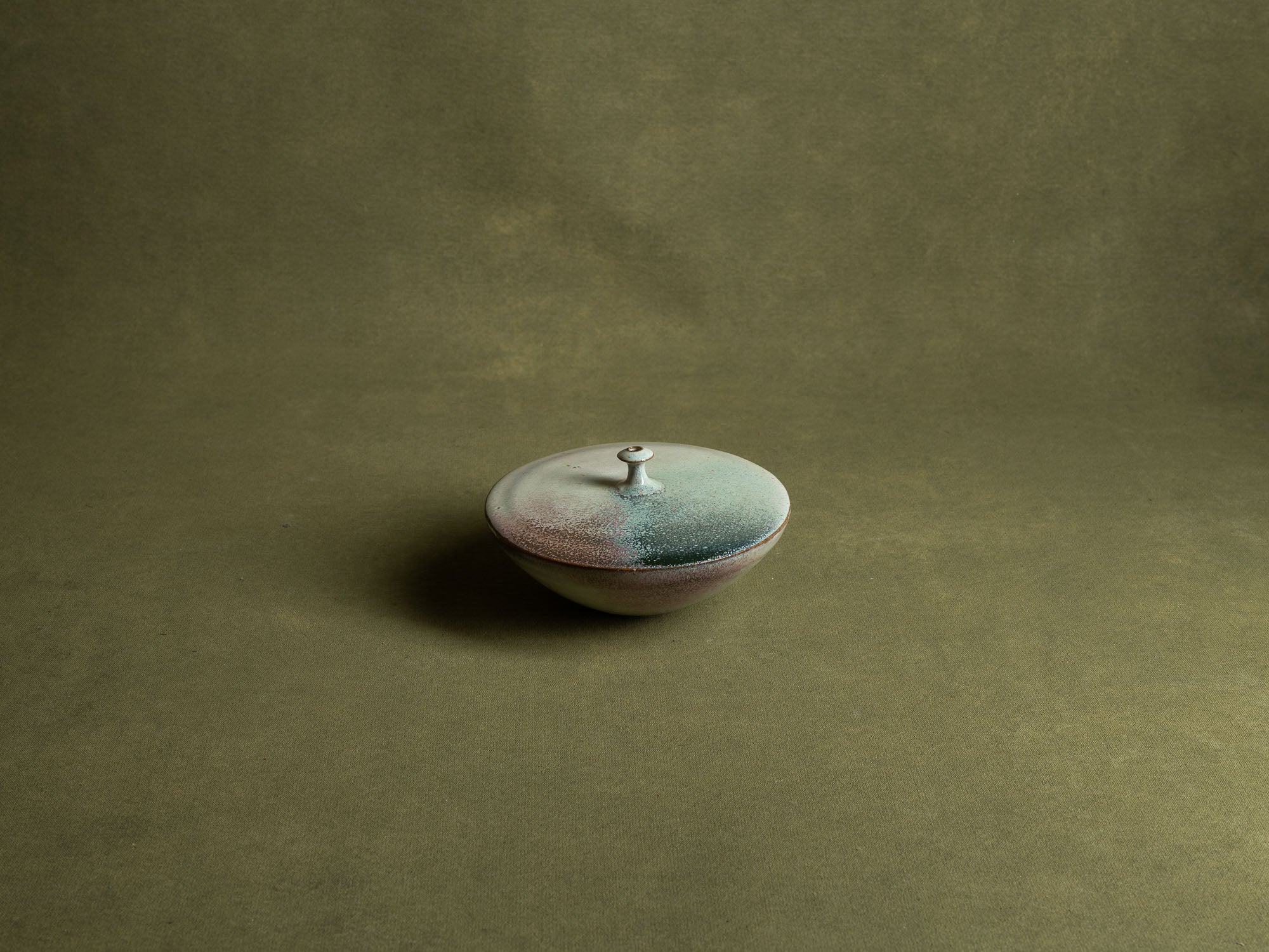 Vase toupie de Martial Coville, France (vers 1991)..Stoneware ash glazed vase by Martial Coville, France (circa 1991)