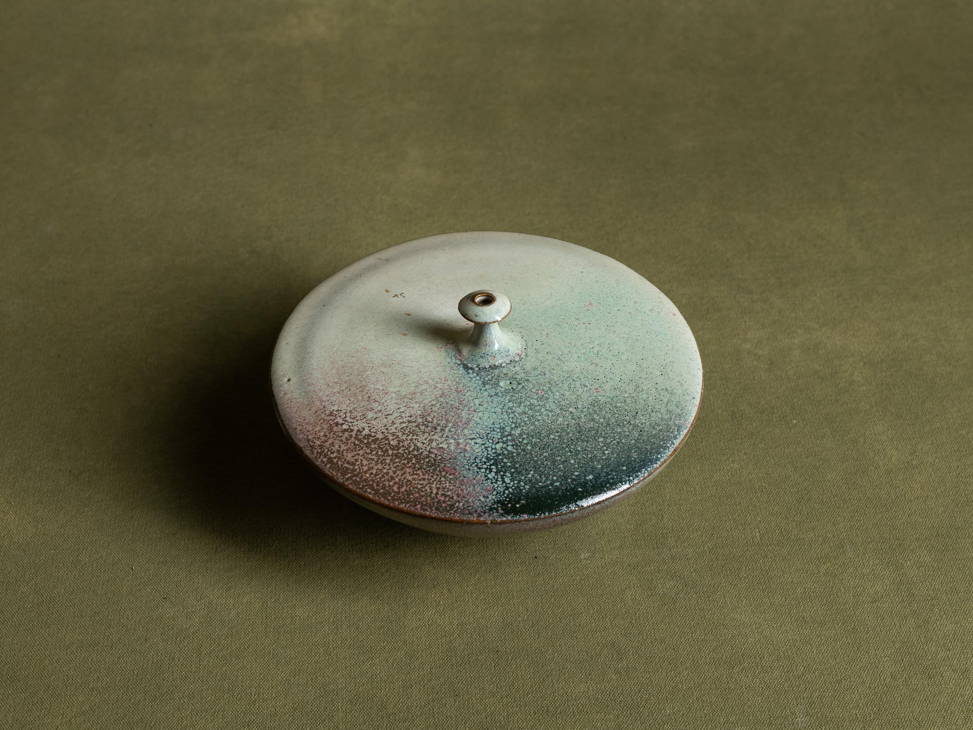 Vase toupie de Martial Coville, France (vers 1991)..Stoneware ash glazed vase by Martial Coville, France (circa 1991)