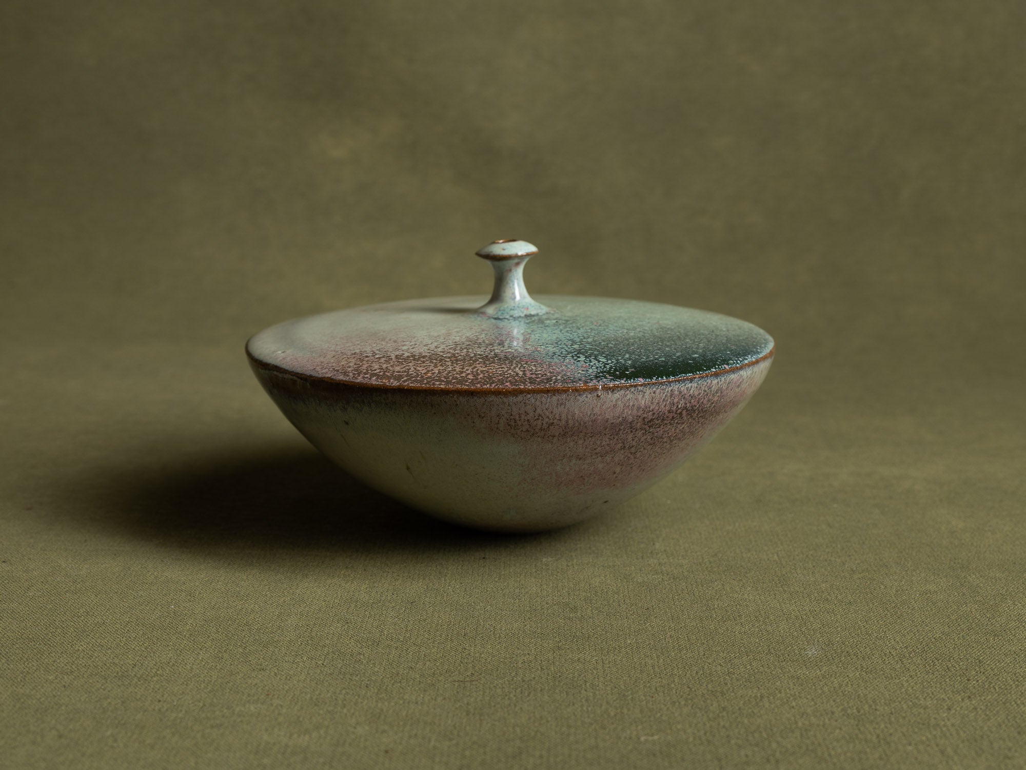 Vase toupie de Martial Coville, France (vers 1991)..Stoneware ash glazed vase by Martial Coville, France (circa 1991)