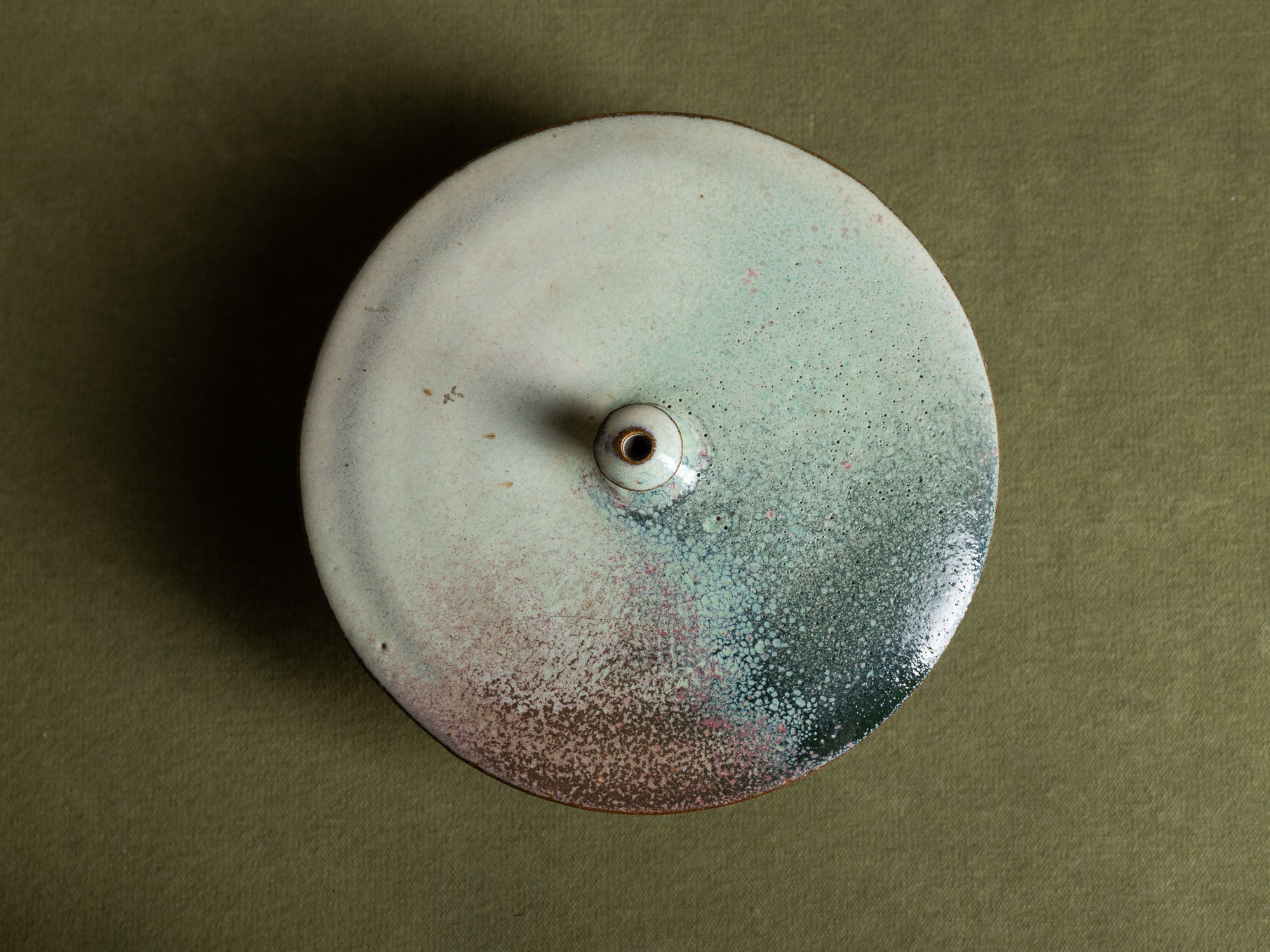 Vase toupie de Martial Coville, France (vers 1991)..Stoneware ash glazed vase by Martial Coville, France (circa 1991)