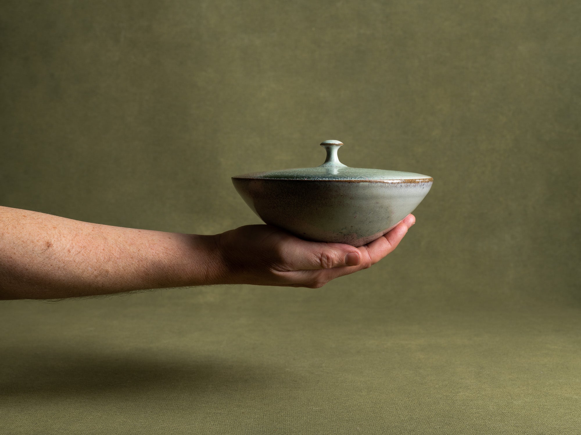 Vase toupie de Martial Coville, France (vers 1991)..Stoneware ash glazed vase by Martial Coville, France (circa 1991)