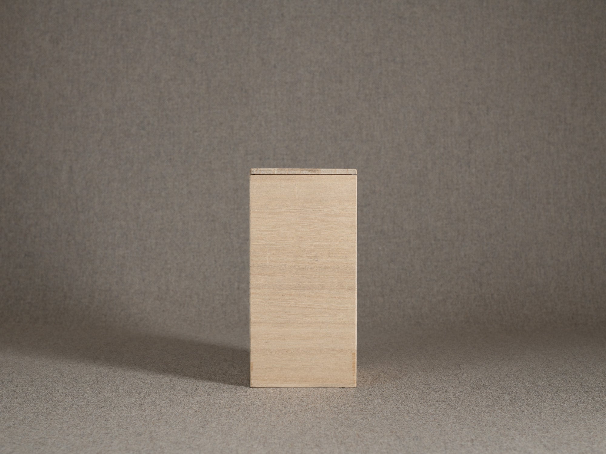 Vase en porcelaine par le Maître 四代 永澤永信 Nagasawa Eishin  IV, Japon (années 1980)..Porcelain vase by blu-ribbon nitten potter Eishin Nagasawa IV 四代 永澤永信, Japan (1980s)