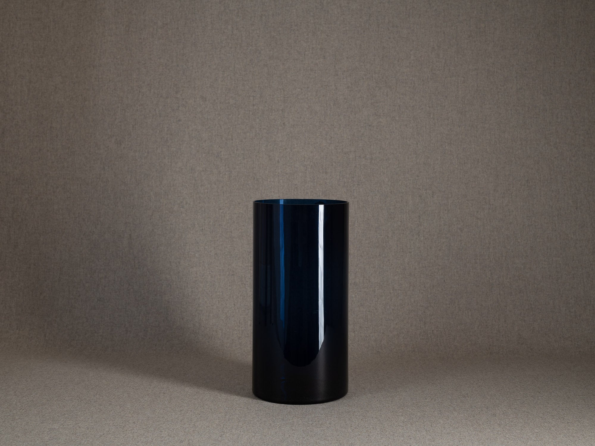 Grand vase bleu "Purtilo" de Kaj Franck pour Nuutajärvi Notsjo, Finlande (1967-72)..Large blue Purtilo vase by Kaj Franck for Nuutajärvi Notsjo, Finland (1967-72)