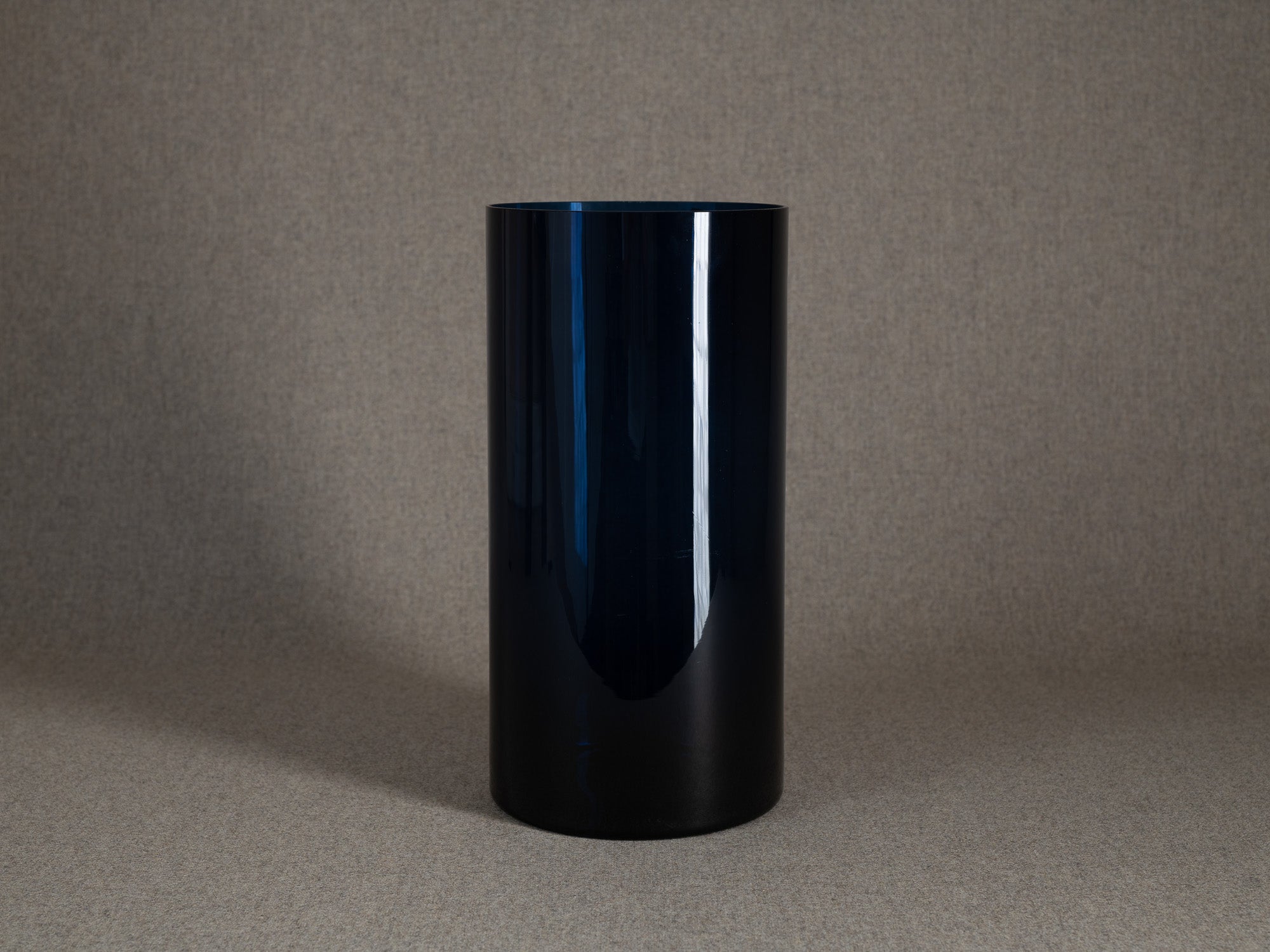 Grand vase bleu "Purtilo" de Kaj Franck pour Nuutajärvi Notsjo, Finlande (1967-72)..Large blue Purtilo vase by Kaj Franck for Nuutajärvi Notsjo, Finland (1967-72)