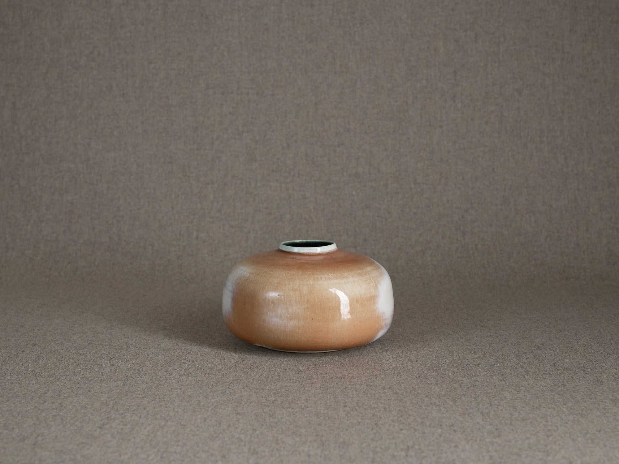 Rare vase "oursin" en grès de Georges Jouve, France (vers 1960)..Rare stoneware "oursin" vase by Georges Jouve, France (circa 1960)