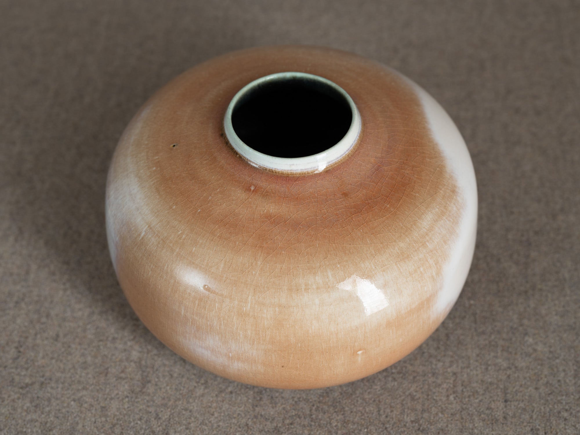Rare vase "oursin" en grès de Georges Jouve, France (vers 1960)..Rare stoneware "oursin" vase by Georges Jouve, France (circa 1960)