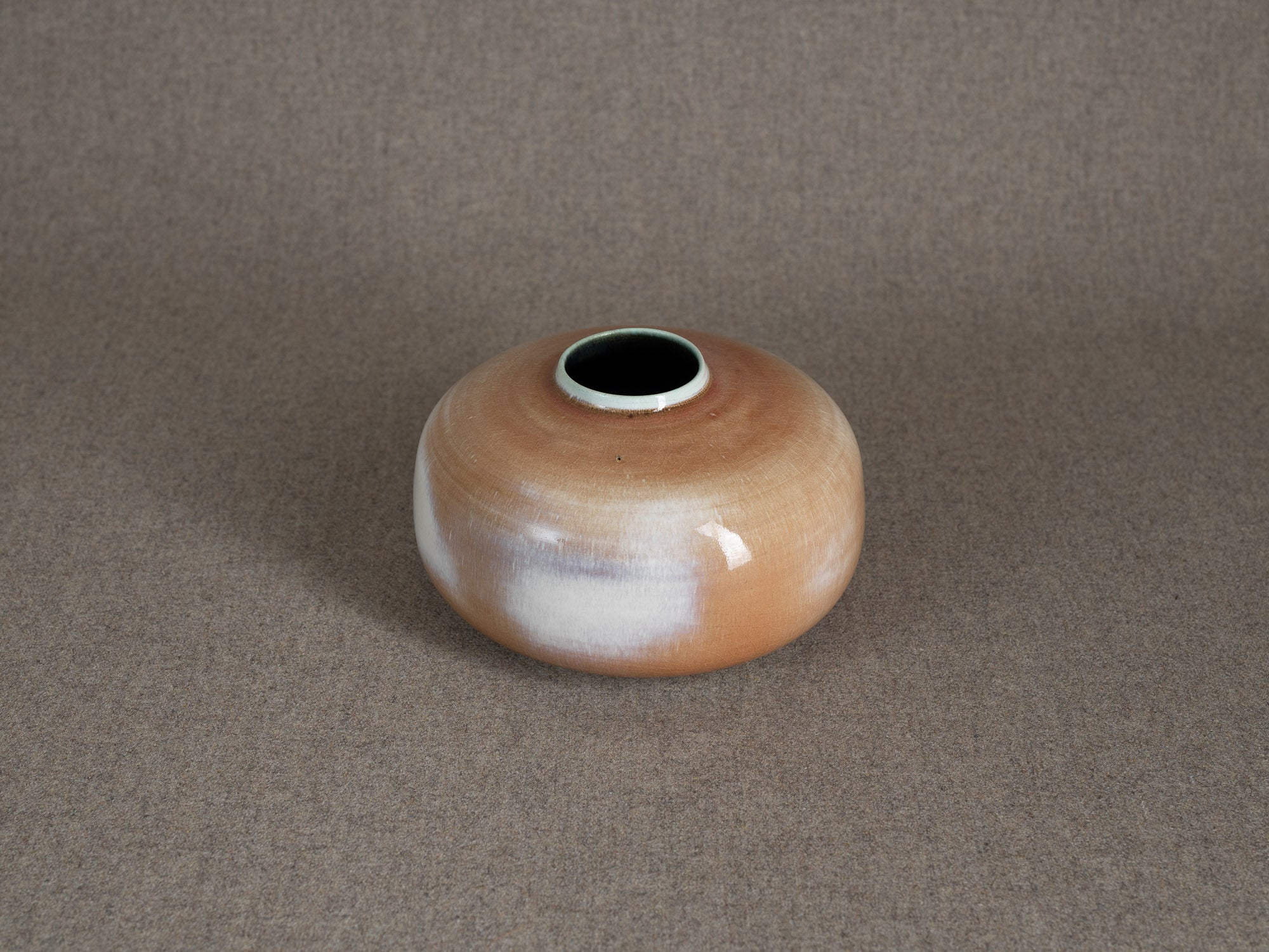 Rare vase "oursin" en grès de Georges Jouve, France (vers 1960)..Rare stoneware "oursin" vase by Georges Jouve, France (circa 1960)