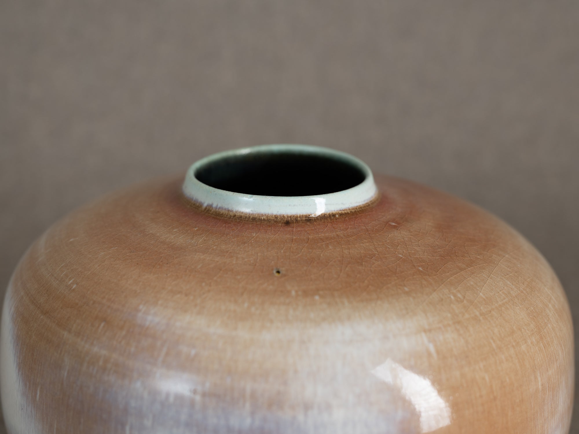 Rare vase "oursin" en grès de Georges Jouve, France (vers 1960)..Rare stoneware "oursin" vase by Georges Jouve, France (circa 1960)