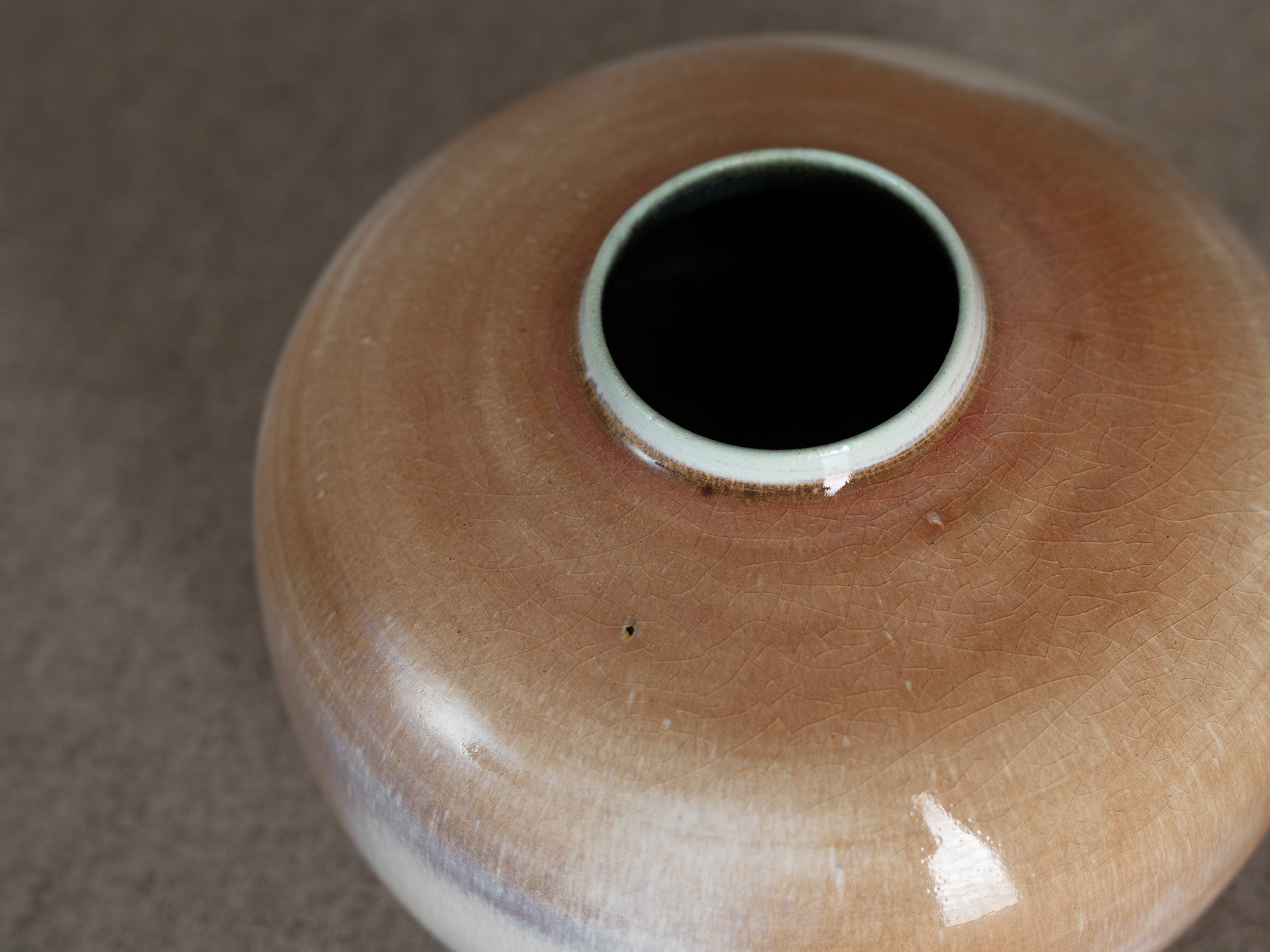 Rare vase "oursin" en grès de Georges Jouve, France (vers 1960)..Rare stoneware "oursin" vase by Georges Jouve, France (circa 1960)