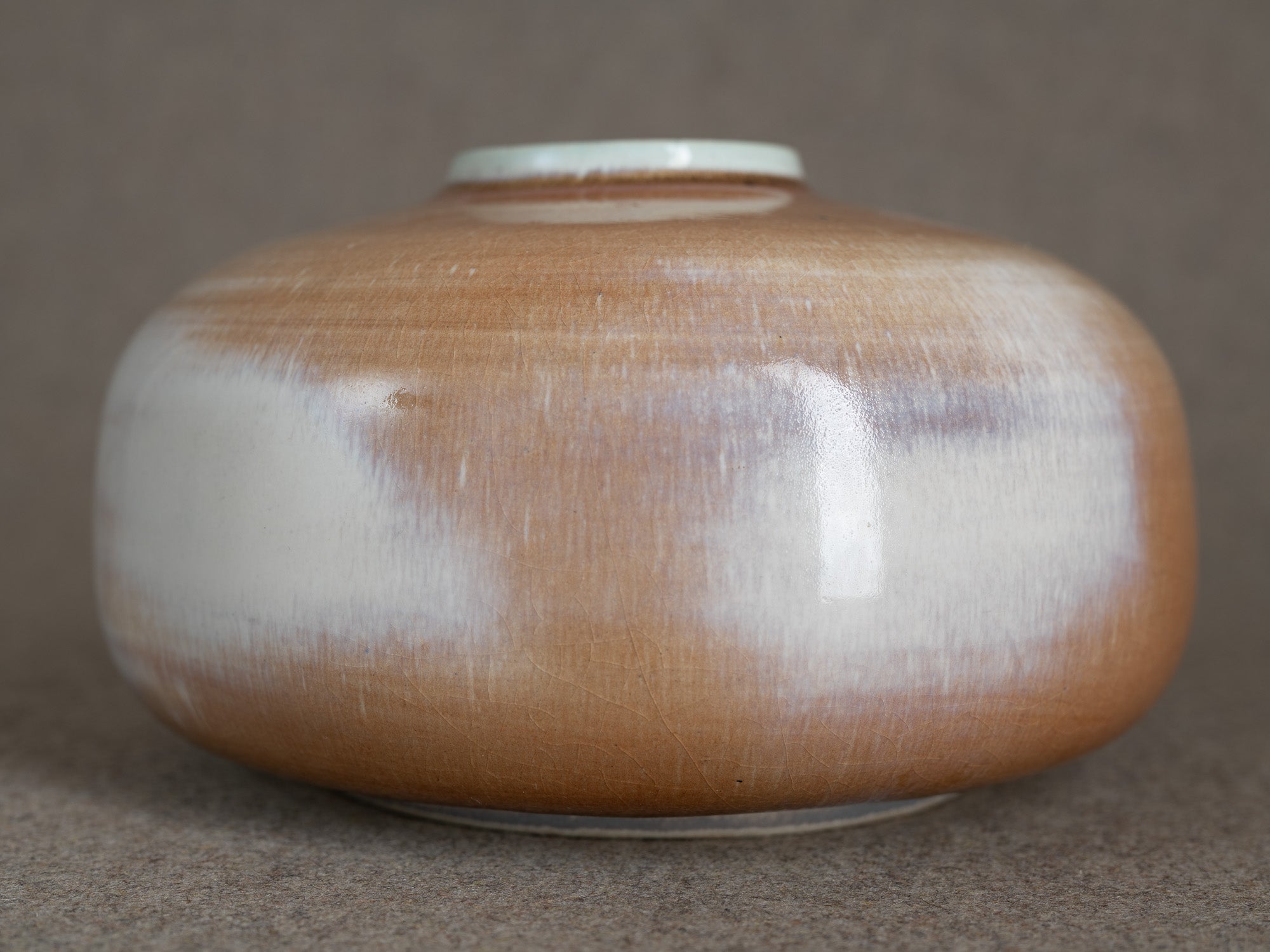 Rare vase "oursin" en grès de Georges Jouve, France (vers 1960)..Rare stoneware "oursin" vase by Georges Jouve, France (circa 1960)