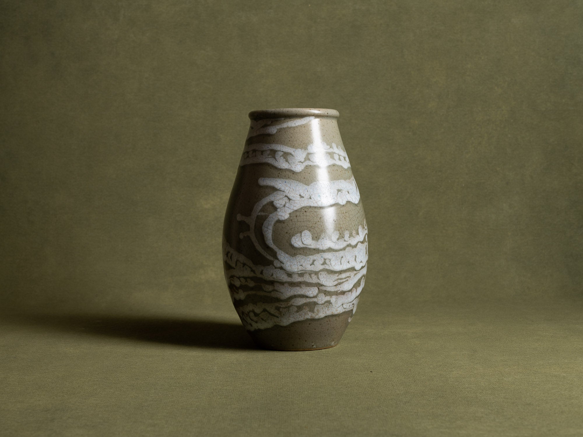 Rare vase japonisant de Charlotte Chauchet-Guilleré pour Primavera, France (entre 1914 et 1925)..Japonisme celadon vase by Charlotte Chauchet-Guilleré for Primavera, France (ca. 1914-25)