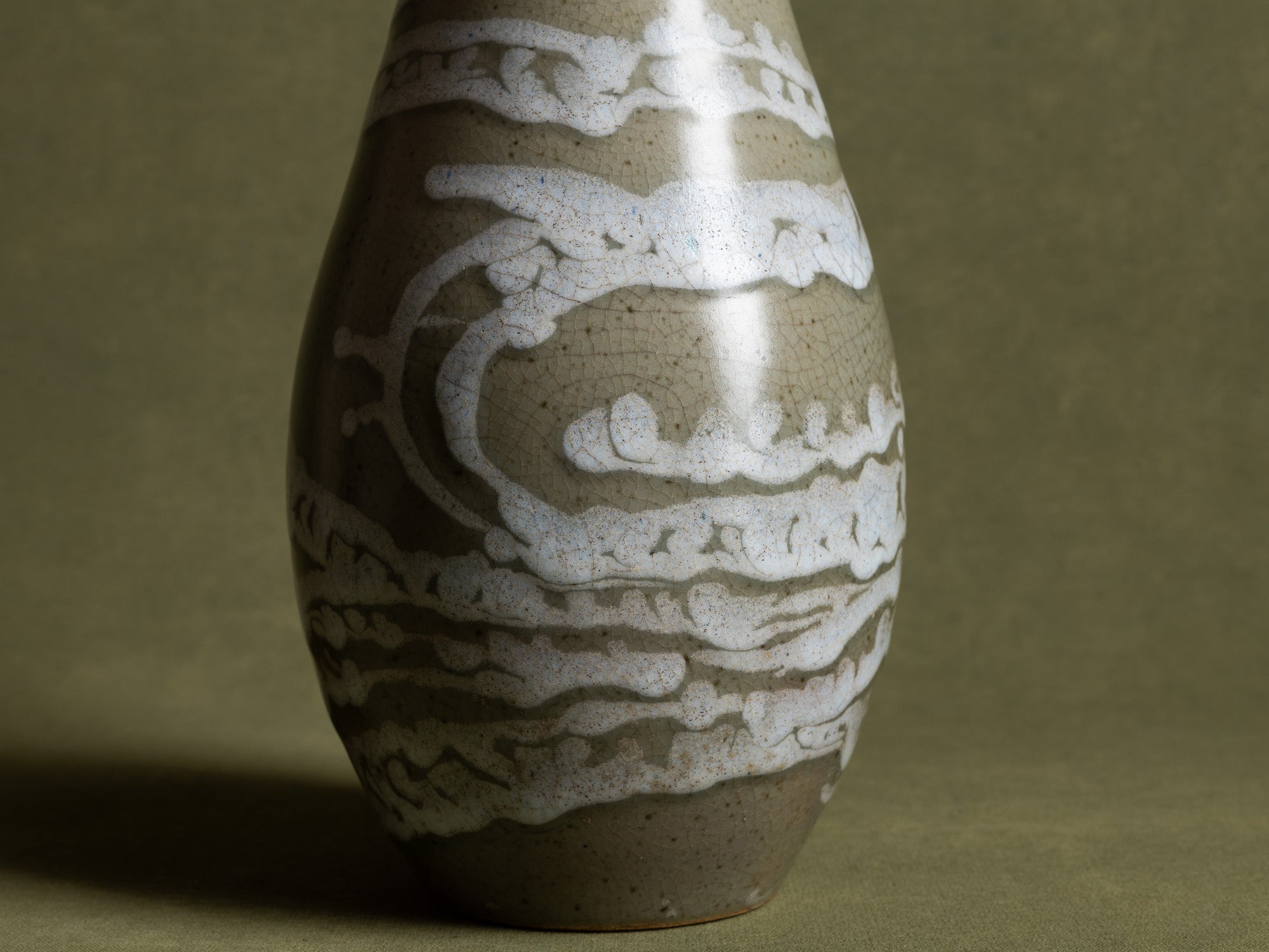 Rare vase japonisant de Charlotte Chauchet-Guilleré pour Primavera, France (entre 1914 et 1925)..Japonisme celadon vase by Charlotte Chauchet-Guilleré for Primavera, France (ca. 1914-25)