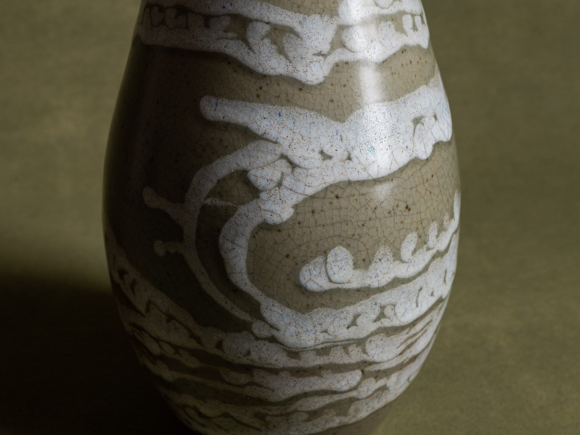 Rare vase japonisant de Charlotte Chauchet-Guilleré pour Primavera, France (entre 1914 et 1925)..Japonisme celadon vase by Charlotte Chauchet-Guilleré for Primavera, France (ca. 1914-25)