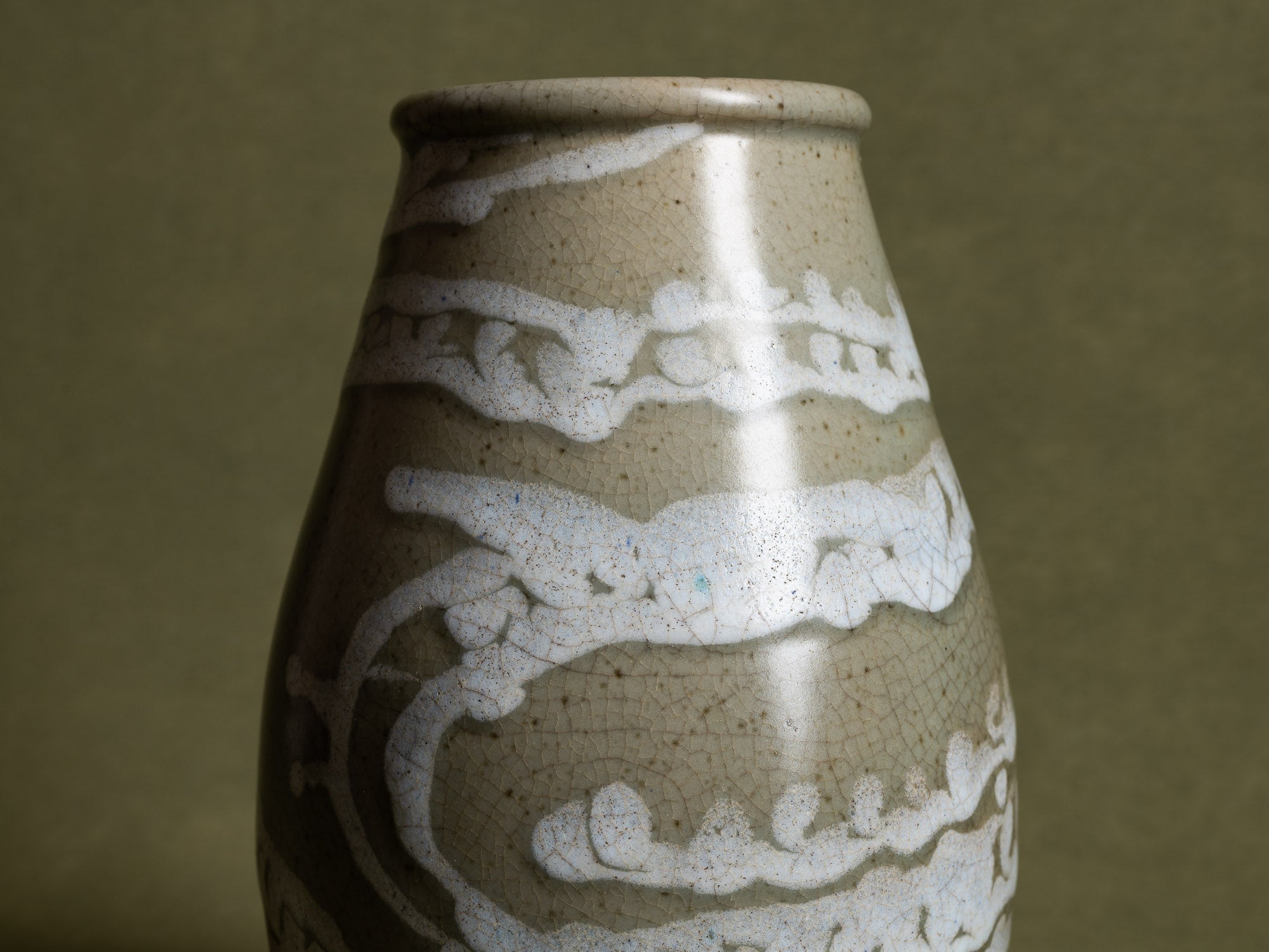 Rare vase japonisant de Charlotte Chauchet-Guilleré pour Primavera, France (entre 1914 et 1925)..Japonisme celadon vase by Charlotte Chauchet-Guilleré for Primavera, France (ca. 1914-25)