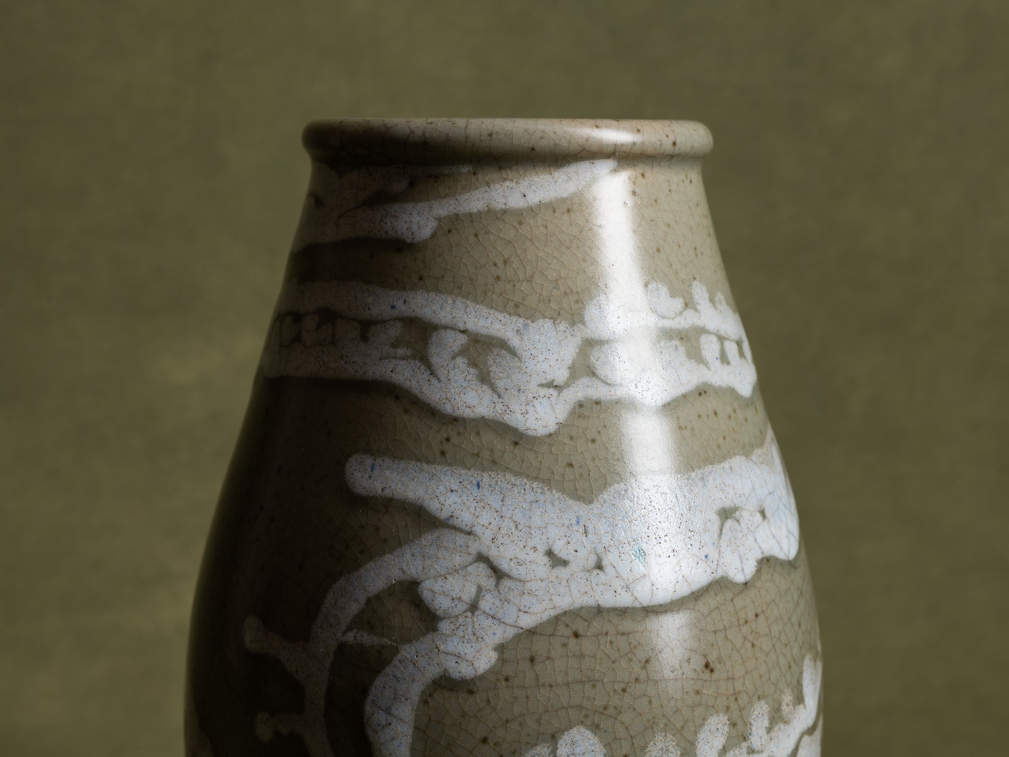 Rare vase japonisant de Charlotte Chauchet-Guilleré pour Primavera, France (entre 1914 et 1925)..Japonisme celadon vase by Charlotte Chauchet-Guilleré for Primavera, France (ca. 1914-25)