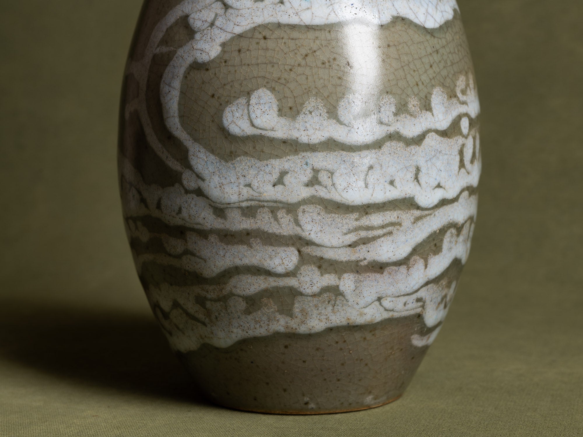 Rare vase japonisant de Charlotte Chauchet-Guilleré pour Primavera, France (entre 1914 et 1925)..Japonisme celadon vase by Charlotte Chauchet-Guilleré for Primavera, France (ca. 1914-25)