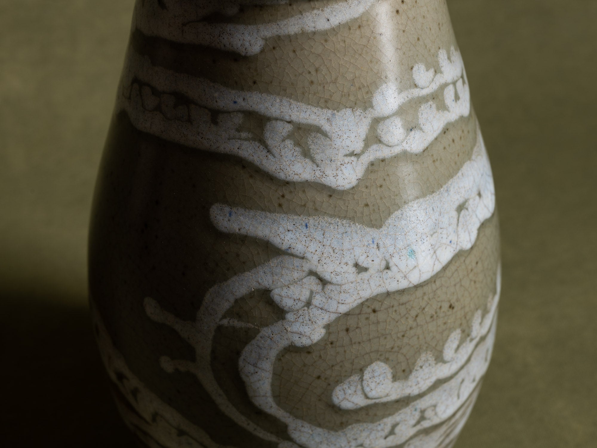 Rare vase japonisant de Charlotte Chauchet-Guilleré pour Primavera, France (entre 1914 et 1925)..Japonisme celadon vase by Charlotte Chauchet-Guilleré for Primavera, France (ca. 1914-25)