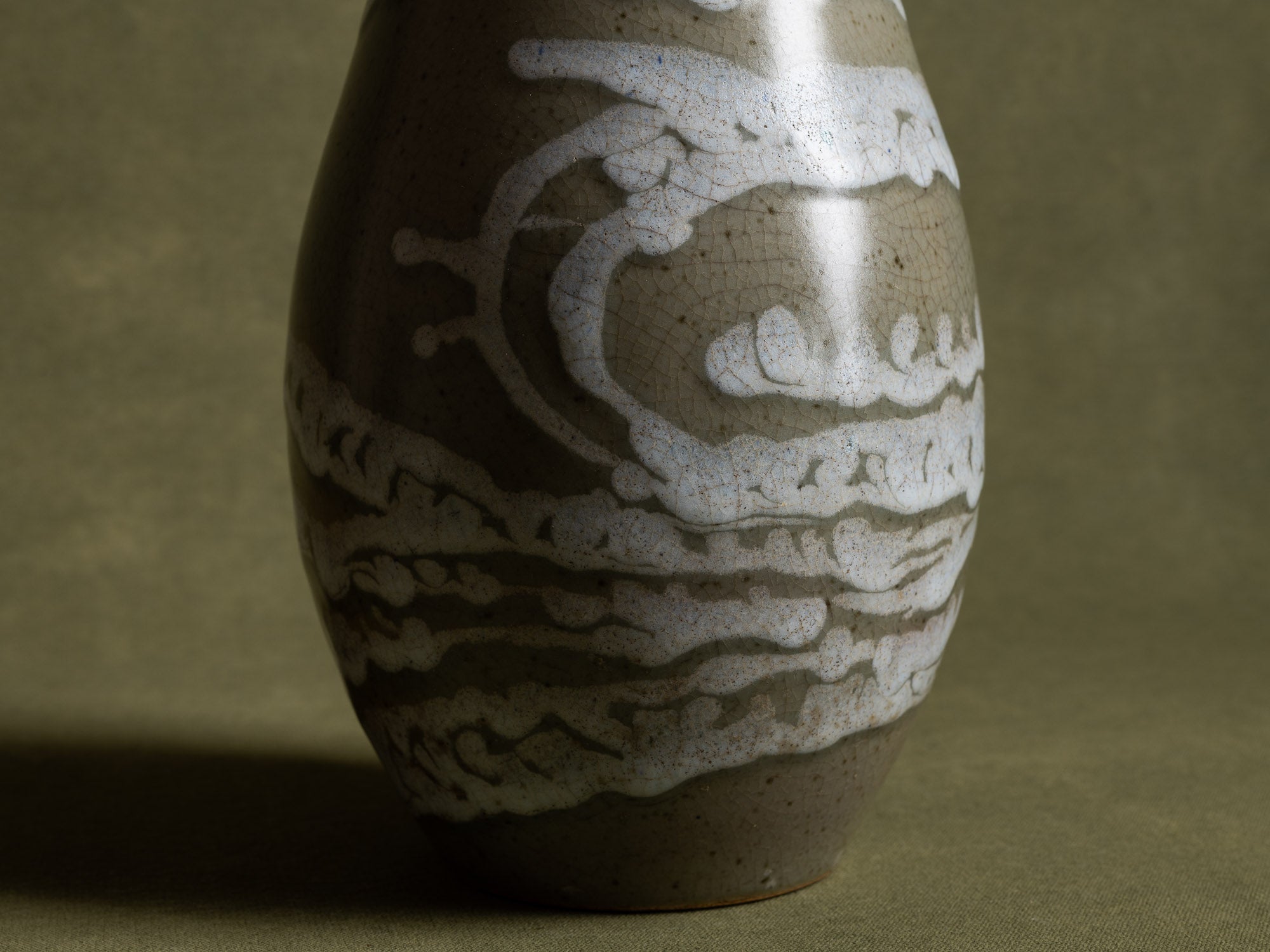 Rare vase japonisant de Charlotte Chauchet-Guilleré pour Primavera, France (entre 1914 et 1925)..Japonisme celadon vase by Charlotte Chauchet-Guilleré for Primavera, France (ca. 1914-25)