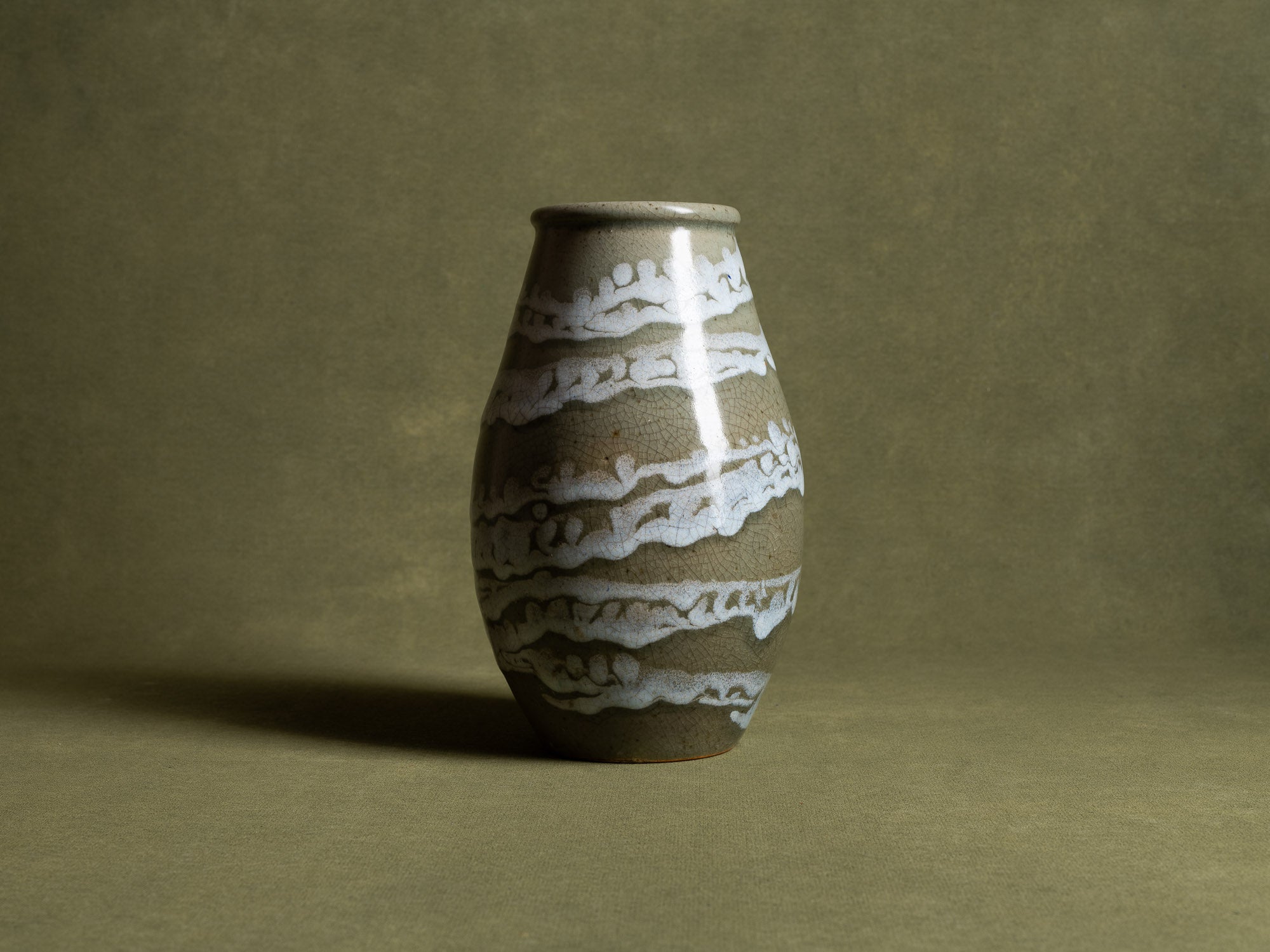 Rare vase japonisant de Charlotte Chauchet-Guilleré pour Primavera, France (entre 1914 et 1925)..Japonisme celadon vase by Charlotte Chauchet-Guilleré for Primavera, France (ca. 1914-25)