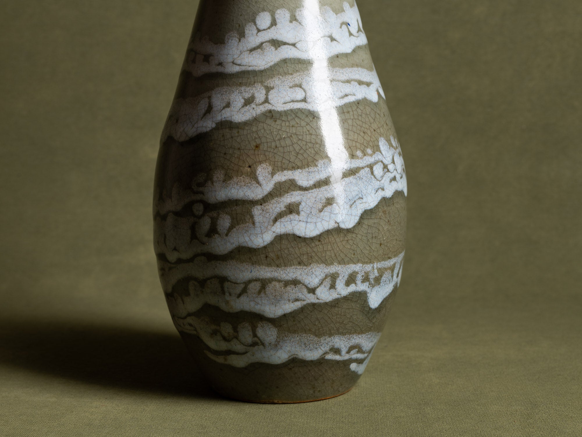 Rare vase japonisant de Charlotte Chauchet-Guilleré pour Primavera, France (entre 1914 et 1925)..Japonisme celadon vase by Charlotte Chauchet-Guilleré for Primavera, France (ca. 1914-25)