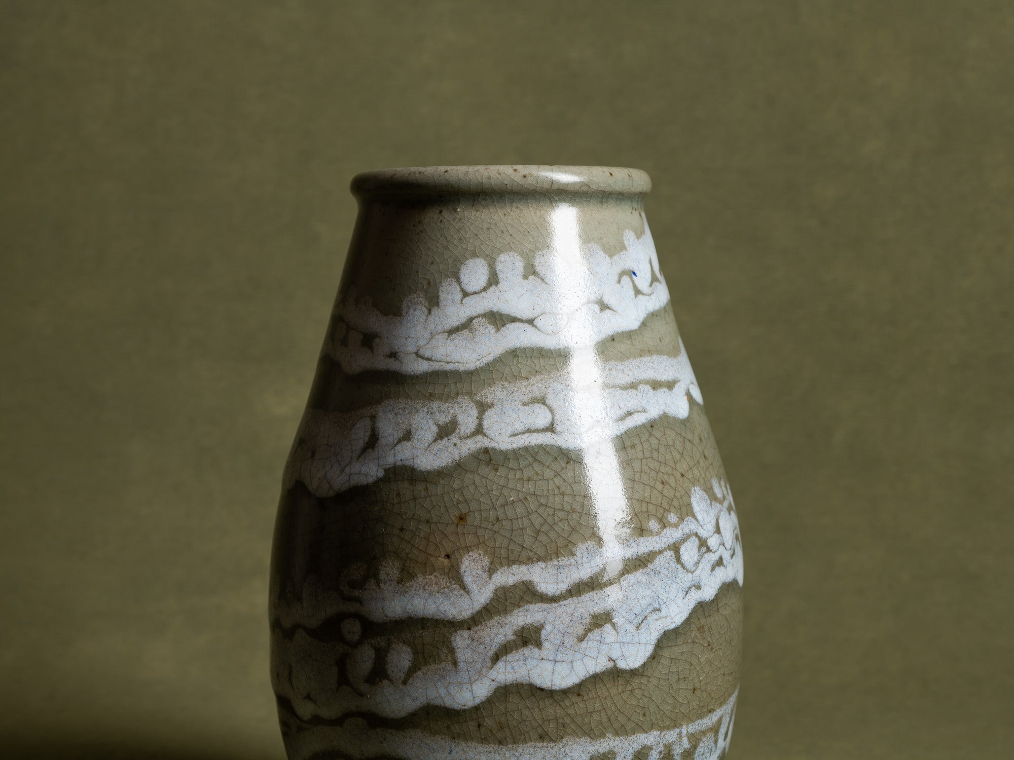 Rare vase japonisant de Charlotte Chauchet-Guilleré pour Primavera, France (entre 1914 et 1925)..Japonisme celadon vase by Charlotte Chauchet-Guilleré for Primavera, France (ca. 1914-25)