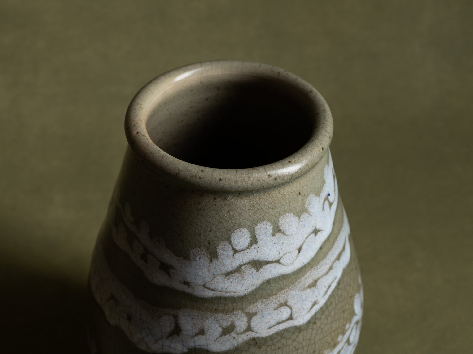 Rare vase japonisant de Charlotte Chauchet-Guilleré pour Primavera, France (entre 1914 et 1925)..Japonisme celadon vase by Charlotte Chauchet-Guilleré for Primavera, France (ca. 1914-25)