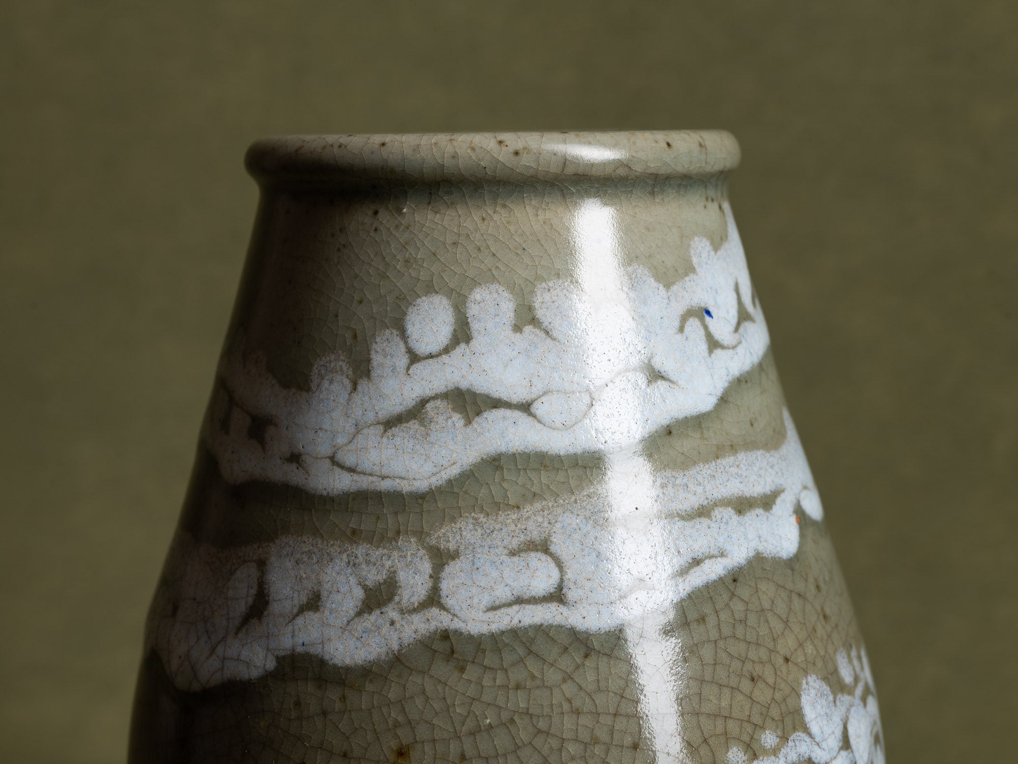 Rare vase japonisant de Charlotte Chauchet-Guilleré pour Primavera, France (entre 1914 et 1925)..Japonisme celadon vase by Charlotte Chauchet-Guilleré for Primavera, France (ca. 1914-25)