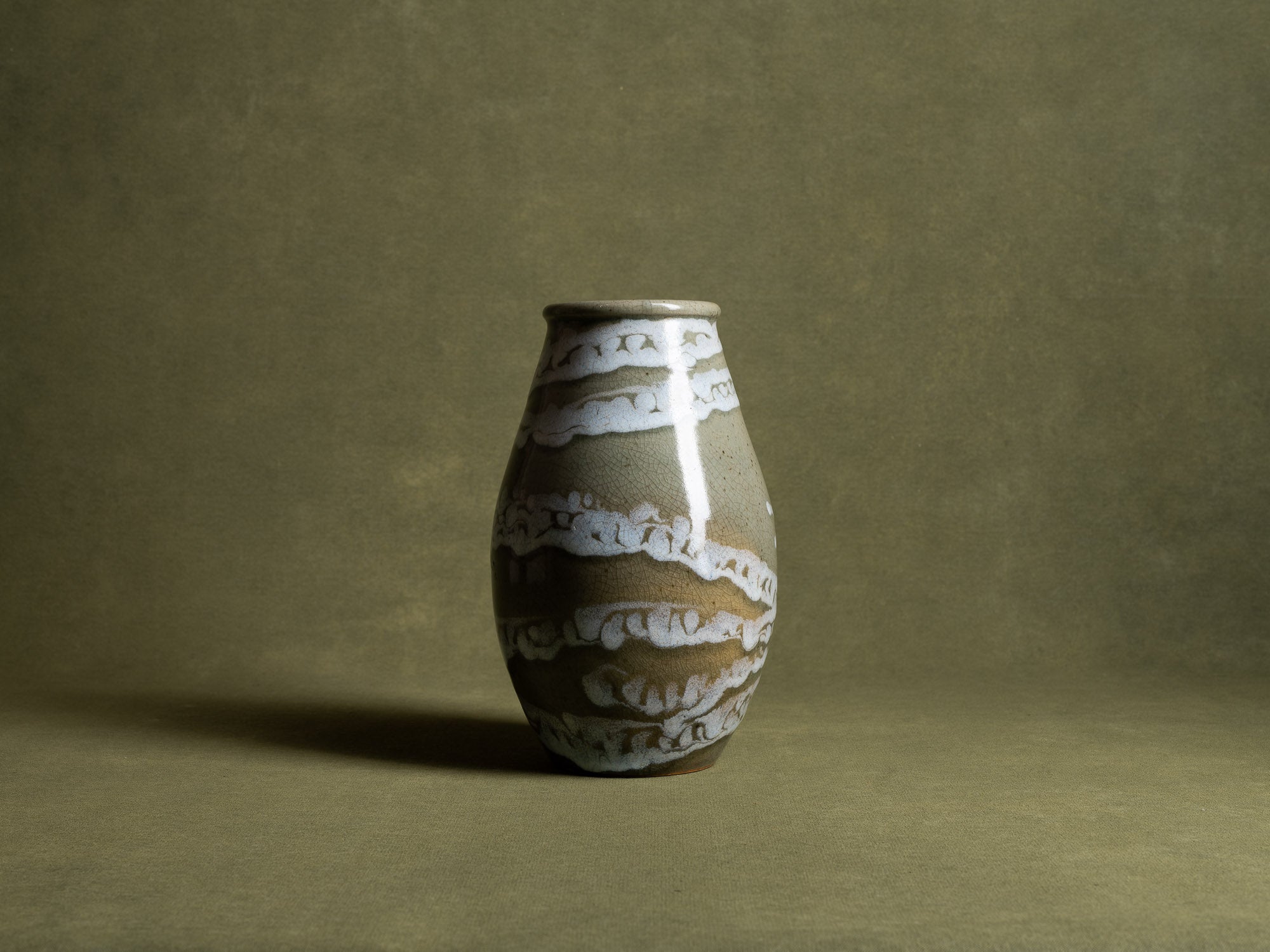 Rare vase japonisant de Charlotte Chauchet-Guilleré pour Primavera, France (entre 1914 et 1925)..Japonisme celadon vase by Charlotte Chauchet-Guilleré for Primavera, France (ca. 1914-25)
