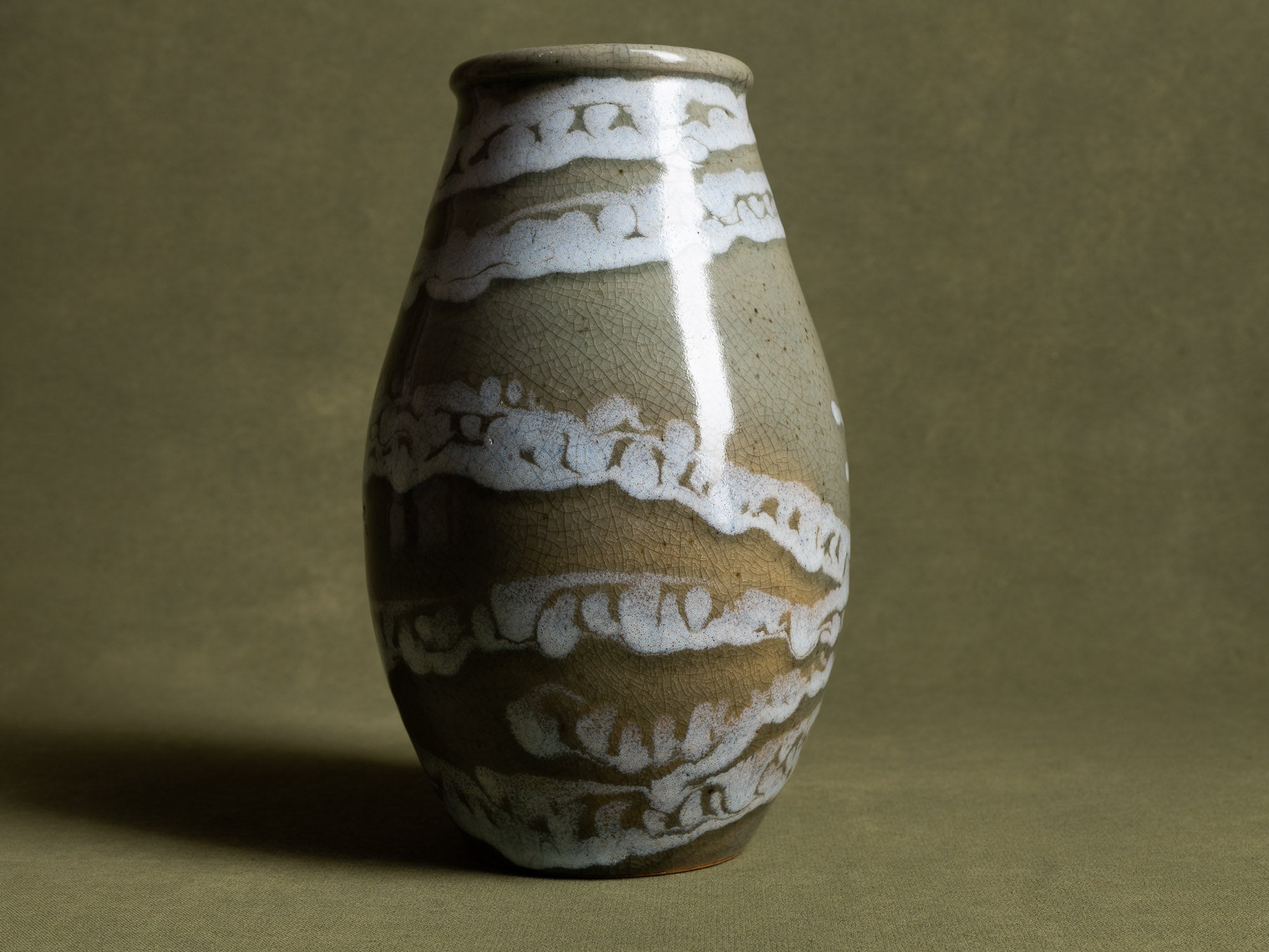 Rare vase japonisant de Charlotte Chauchet-Guilleré pour Primavera, France (entre 1914 et 1925)..Japonisme celadon vase by Charlotte Chauchet-Guilleré for Primavera, France (ca. 1914-25)