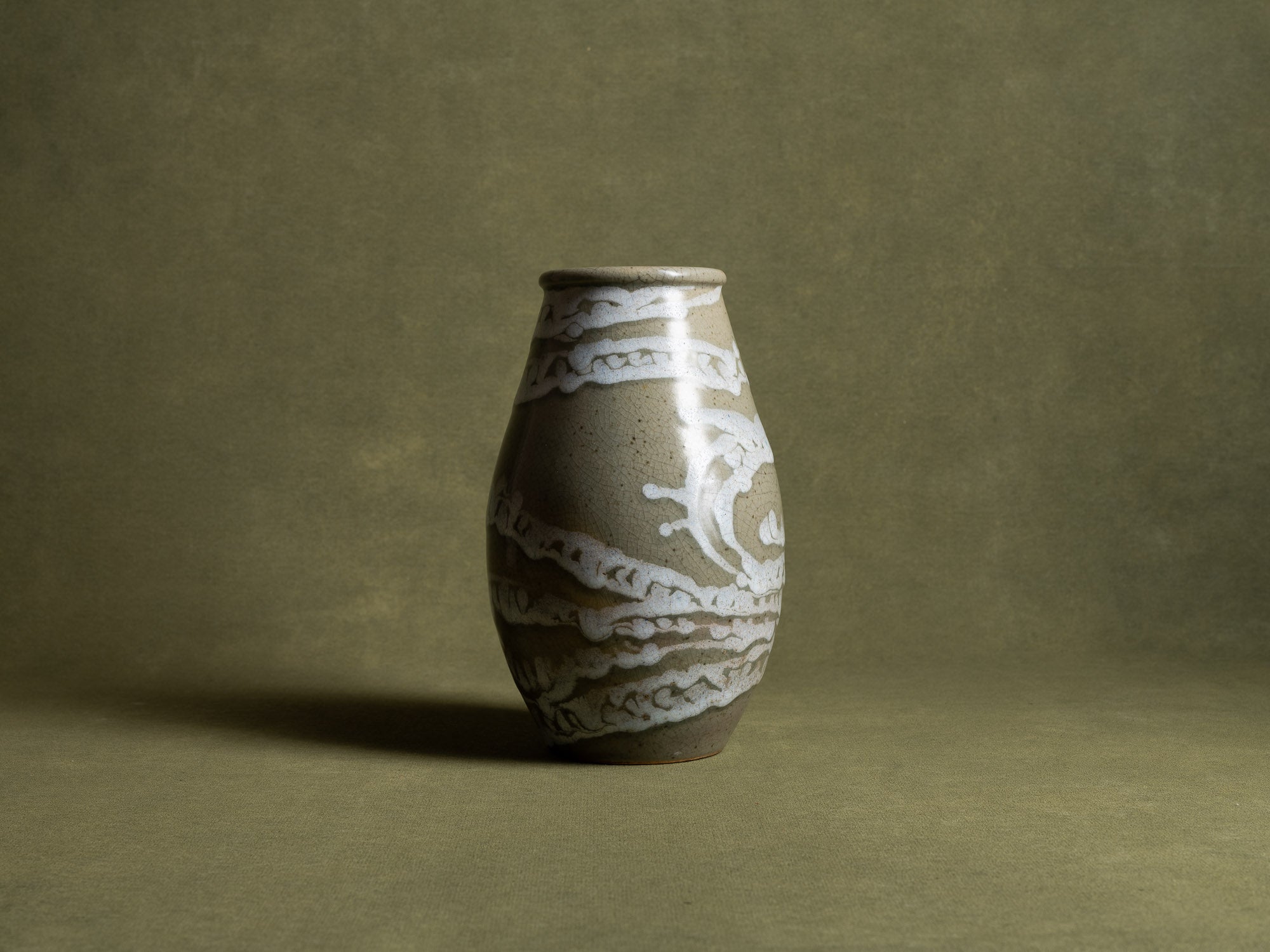 Rare vase japonisant de Charlotte Chauchet-Guilleré pour Primavera, France (entre 1914 et 1925)..Japonisme celadon vase by Charlotte Chauchet-Guilleré for Primavera, France (ca. 1914-25)