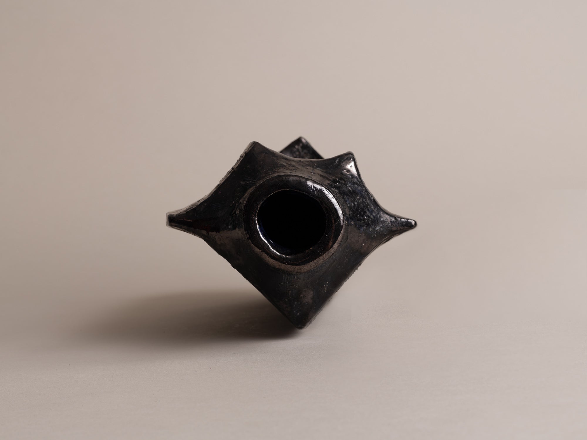 Rare vase de forme libre de Raymond Louis Quillivic, France (vers 1970) - Collection Serullaz..Huge freeform vase by Raymond Louis Quillivic, France (circa 1970) - Collection Serullaz