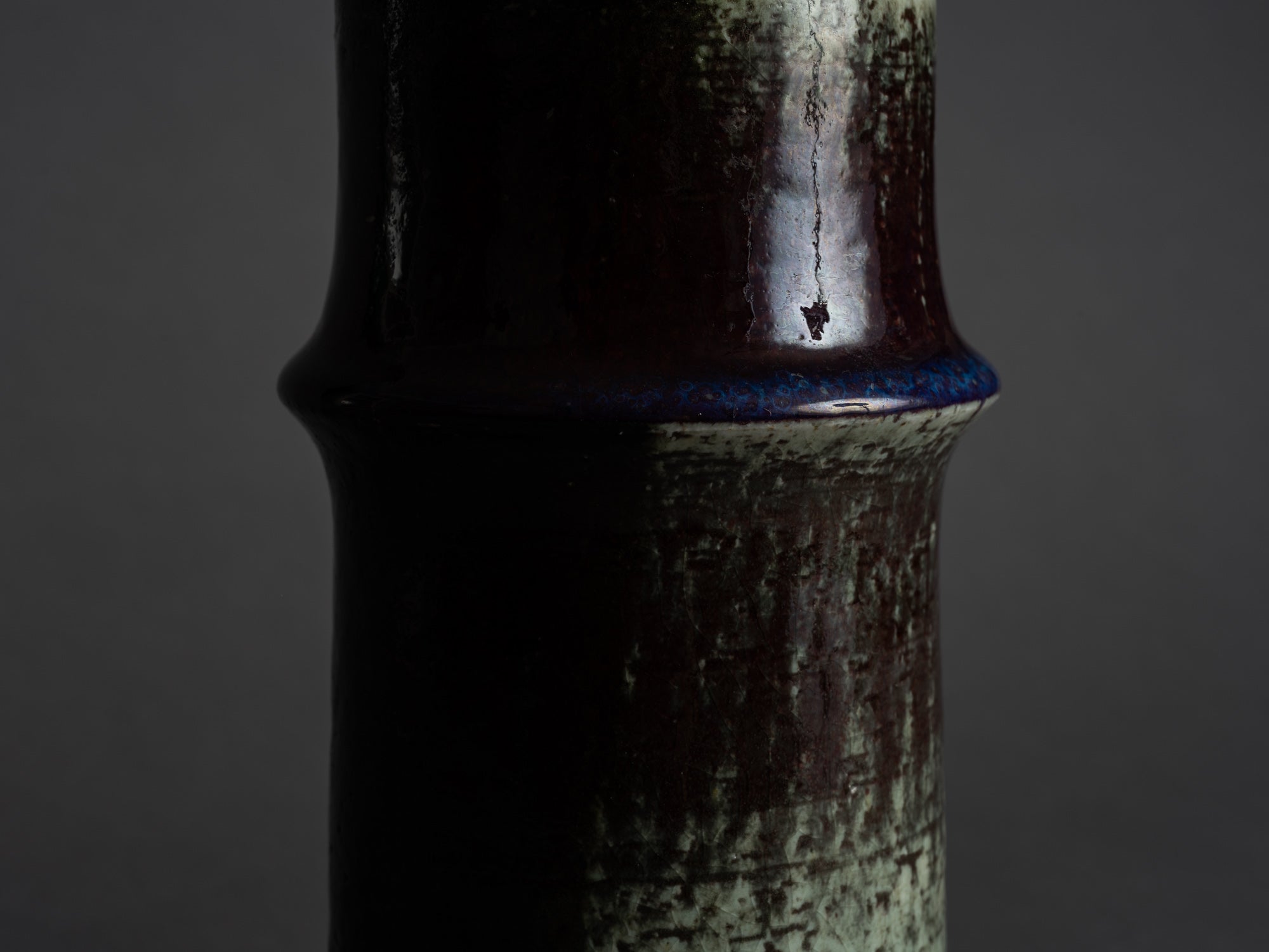 Vase de Sylvia Leuchovius pour Rörstrand, Suède (vers 1965)..Vase by Sylvia Leuchovius for Rörstrand, Sweden (circa 1965)