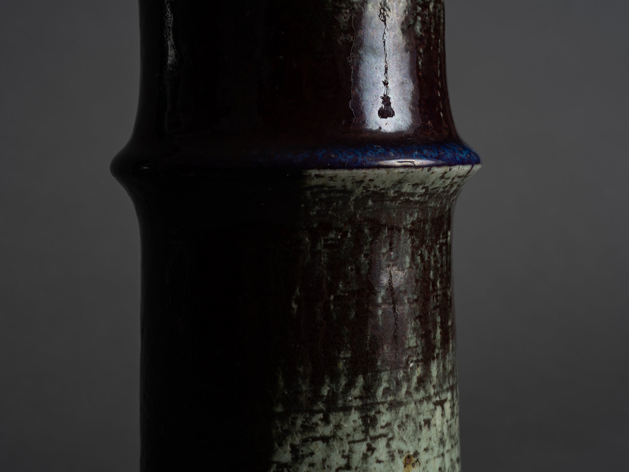 Vase de Sylvia Leuchovius pour Rörstrand, Suède (vers 1965)..Vase by Sylvia Leuchovius for Rörstrand, Sweden (circa 1965)
