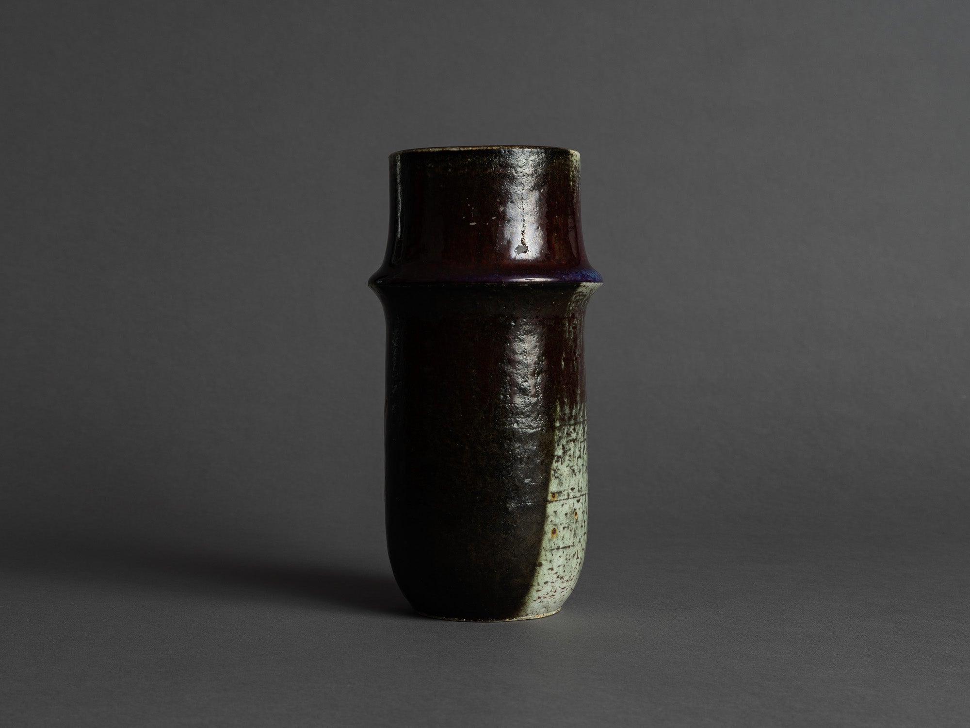 Vase de Sylvia Leuchovius pour Rörstrand, Suède (vers 1965)..Vase by Sylvia Leuchovius for Rörstrand, Sweden (circa 1965)