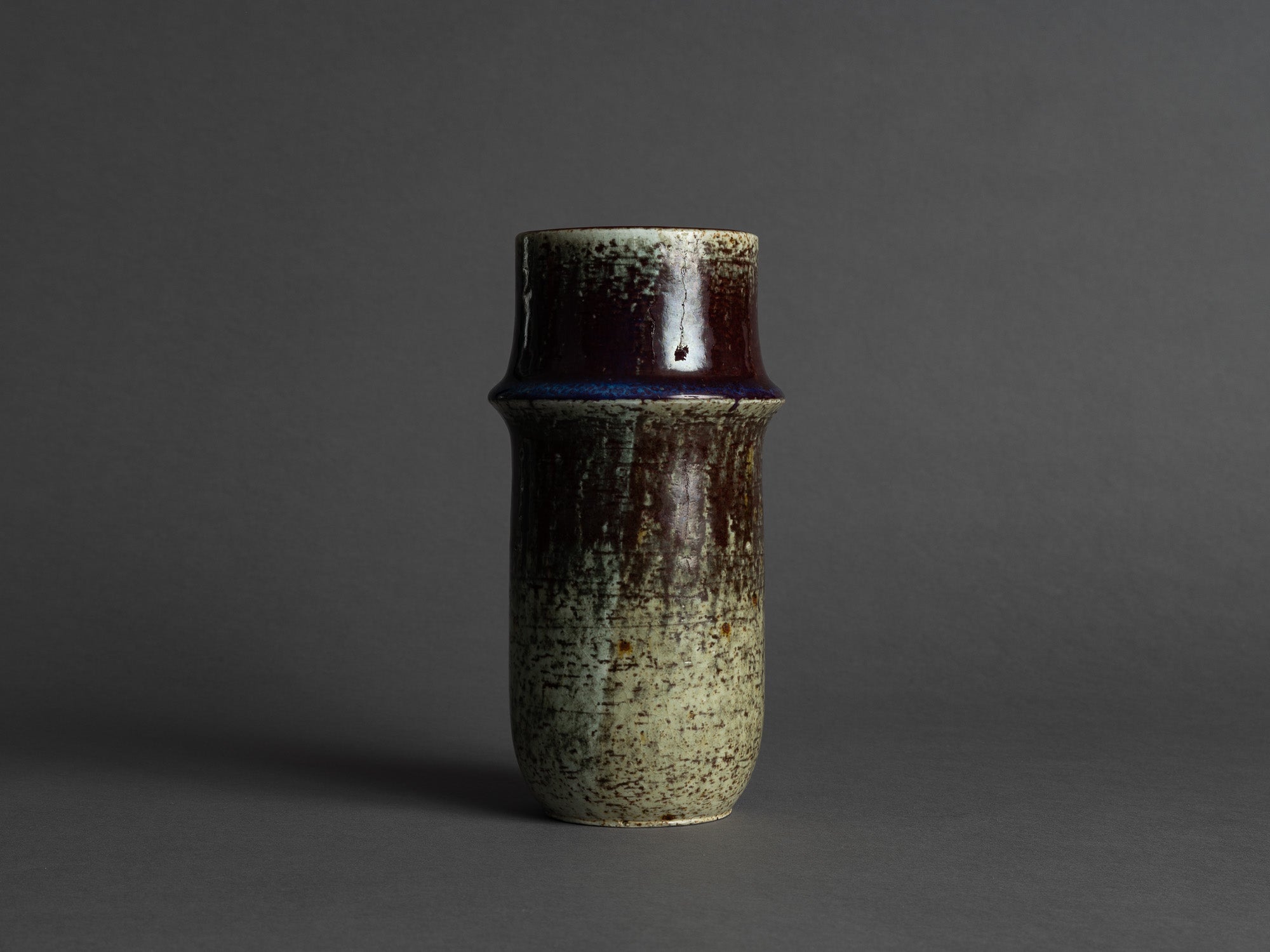 Vase de Sylvia Leuchovius pour Rörstrand, Suède (vers 1965)..Vase by Sylvia Leuchovius for Rörstrand, Sweden (circa 1965)