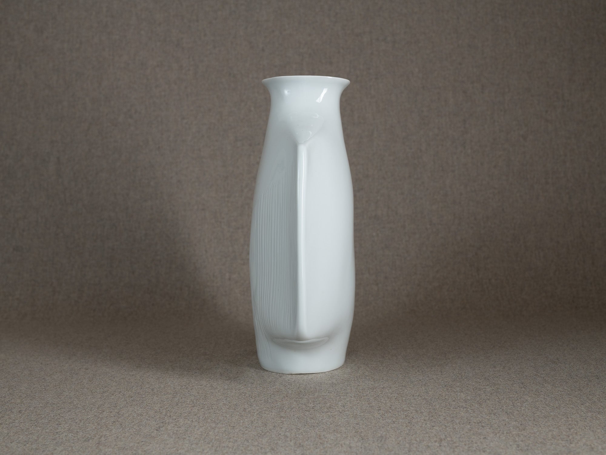 Vase en porcelaine d'Yves Mohy pour Virebent, France (vers 1969-70)..Porcelain vase by Yves Mohy for Virebent, France (circa 1969-70)