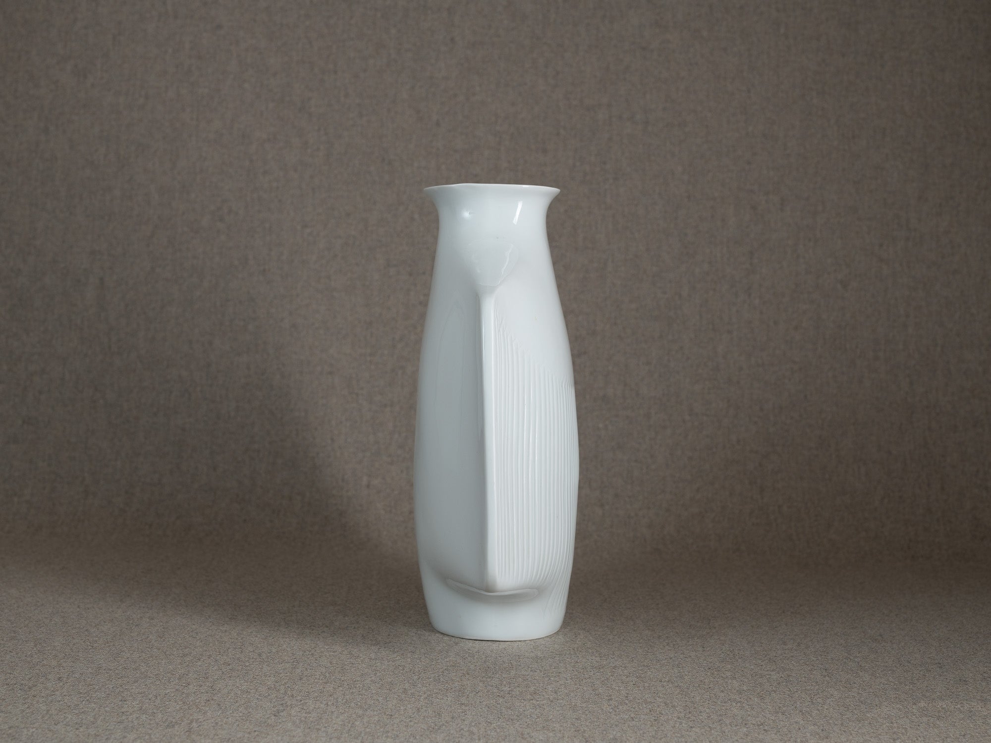 Vase en porcelaine d'Yves Mohy pour Virebent, France (vers 1969-70)..Porcelain vase by Yves Mohy for Virebent, France (circa 1969-70)