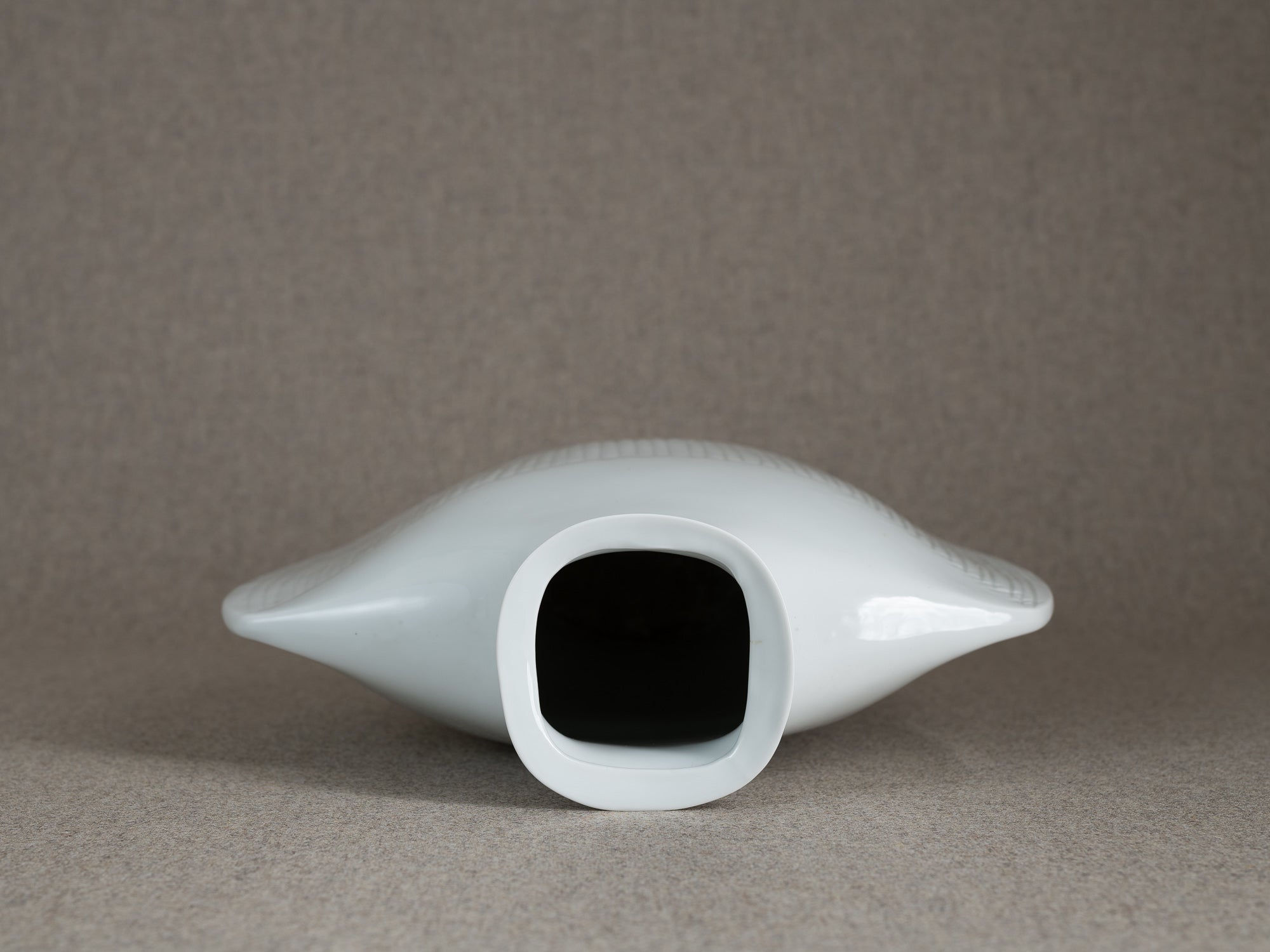 Vase en porcelaine d'Yves Mohy pour Virebent, France (vers 1969-70)..Porcelain vase by Yves Mohy for Virebent, France (circa 1969-70)