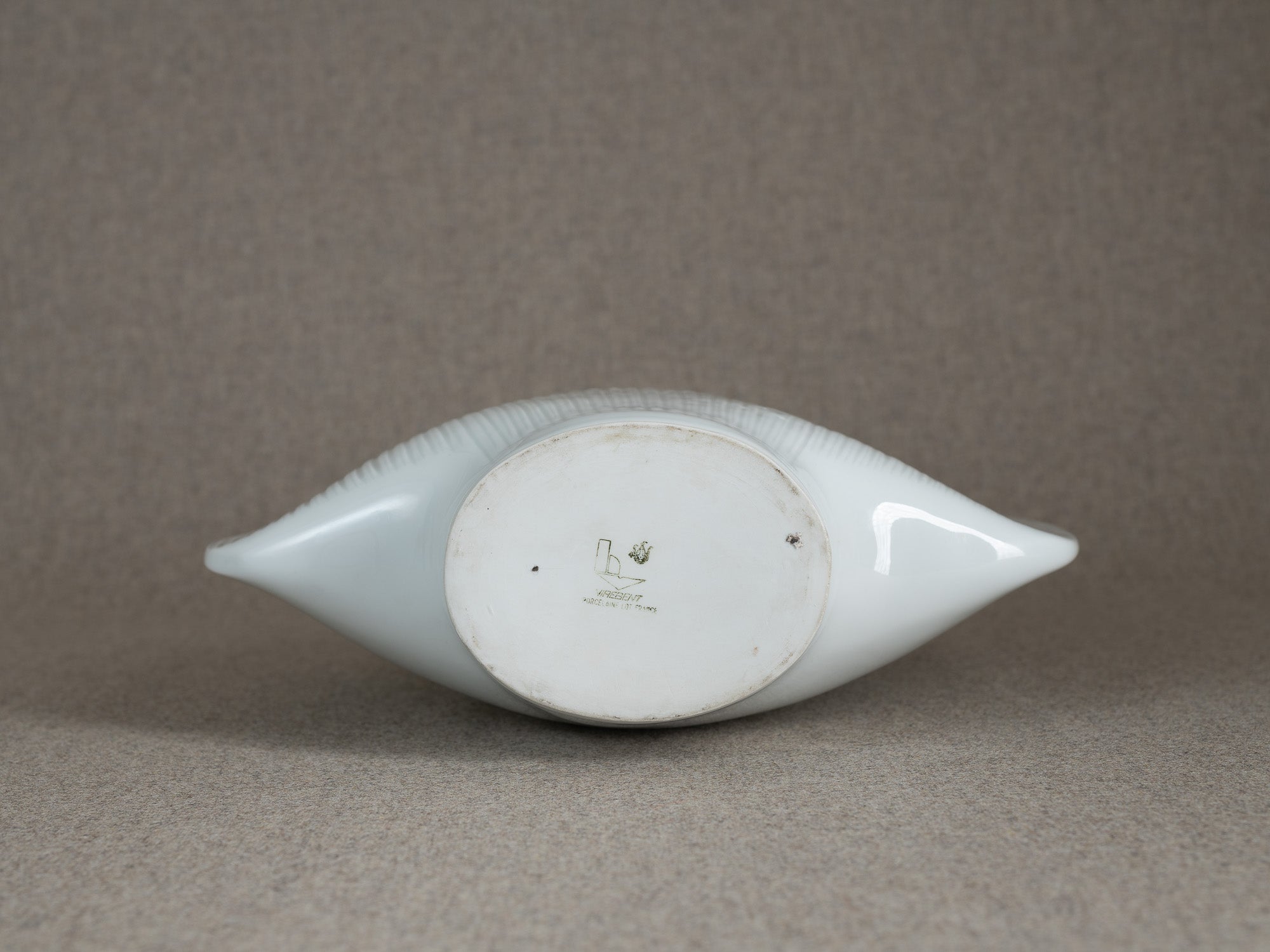 Vase en porcelaine d'Yves Mohy pour Virebent, France (vers 1969-70)..Porcelain vase by Yves Mohy for Virebent, France (circa 1969-70)