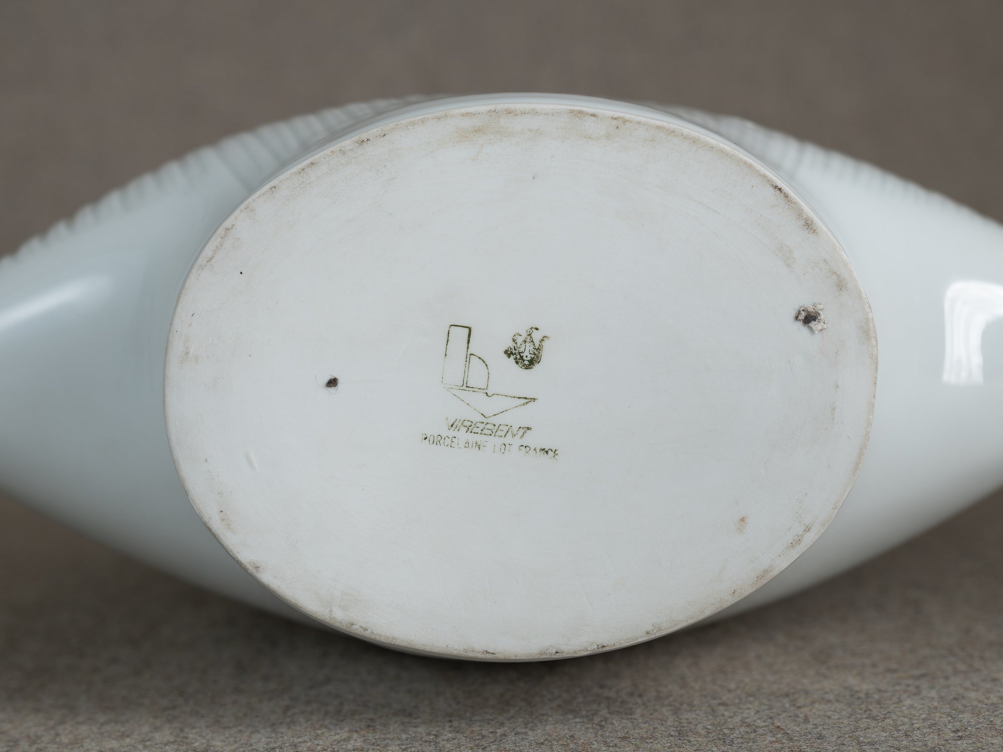 Vase en porcelaine d'Yves Mohy pour Virebent, France (vers 1969-70)..Porcelain vase by Yves Mohy for Virebent, France (circa 1969-70)