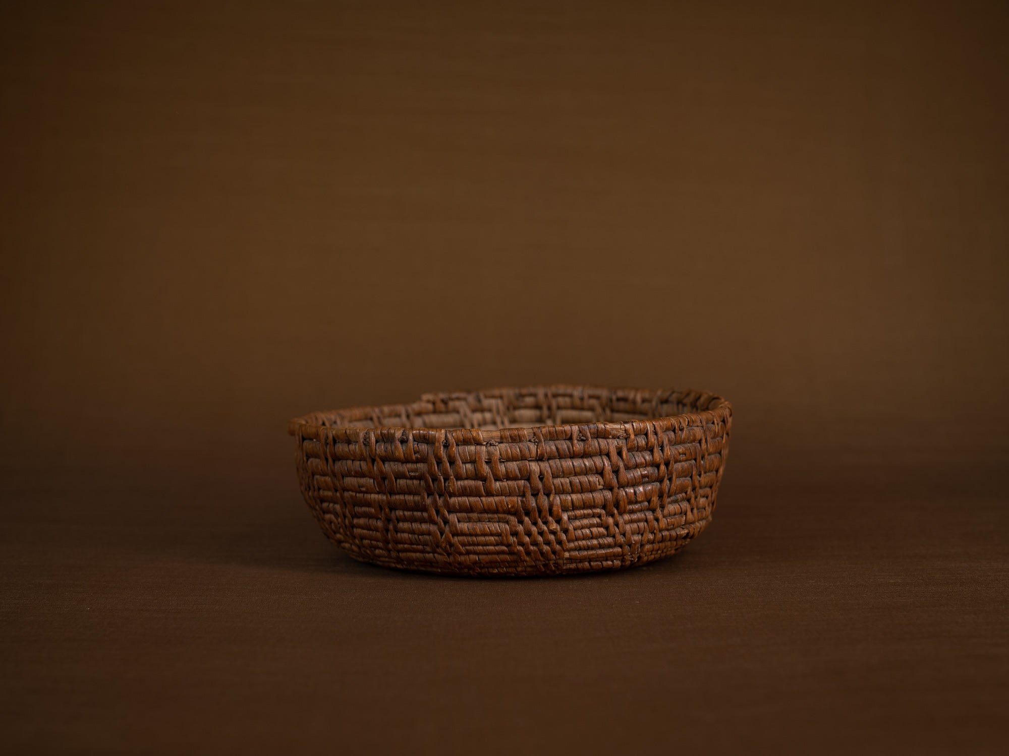 Coupe en vannerie de racine de bouleau, Suède (XIXe siècle)..Birch root basketry cup, Sweden (19th century)