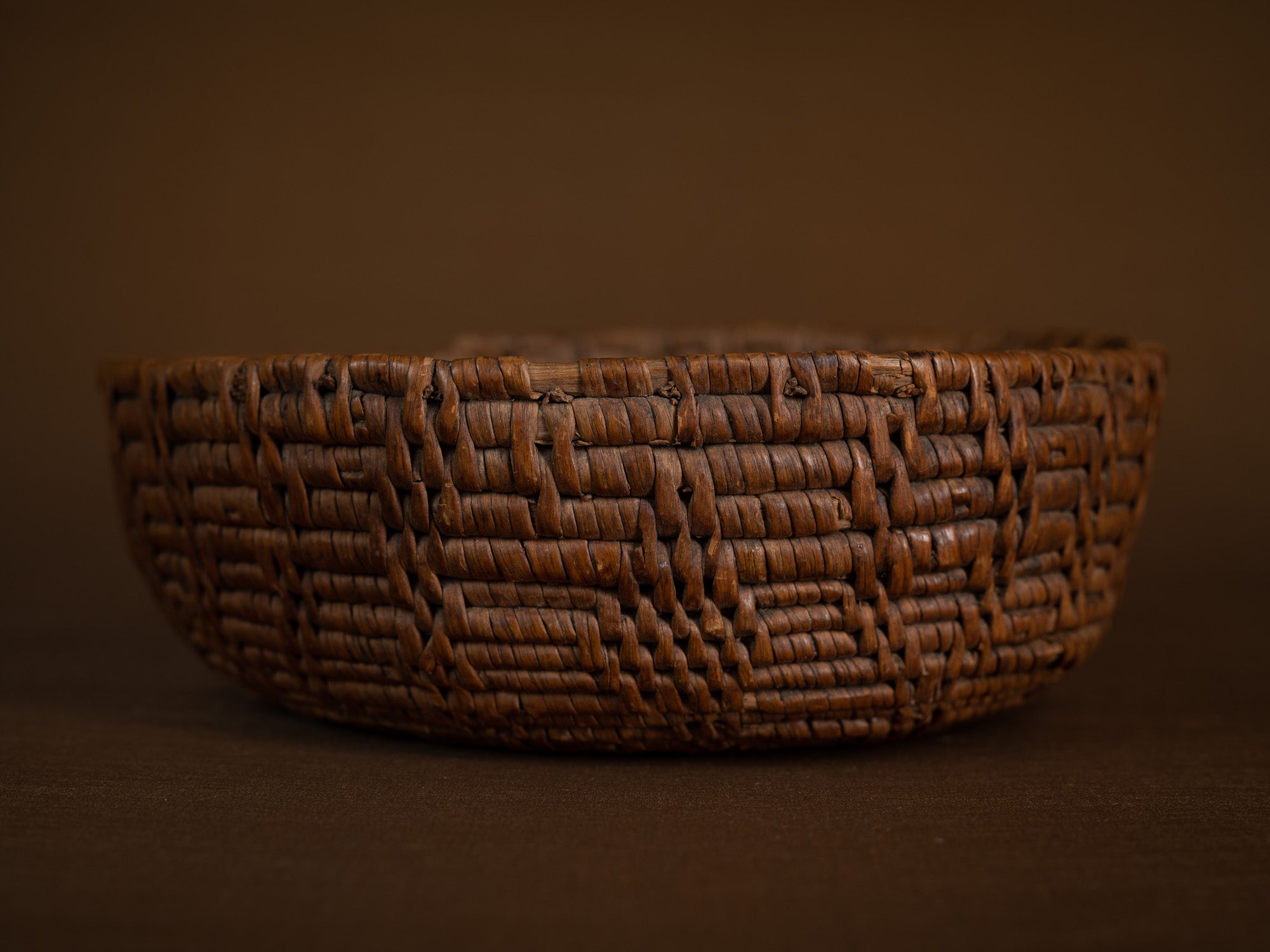 Coupe en vannerie de racine de bouleau, Suède (XIXe siècle)..Birch root basketry cup, Sweden (19th century)