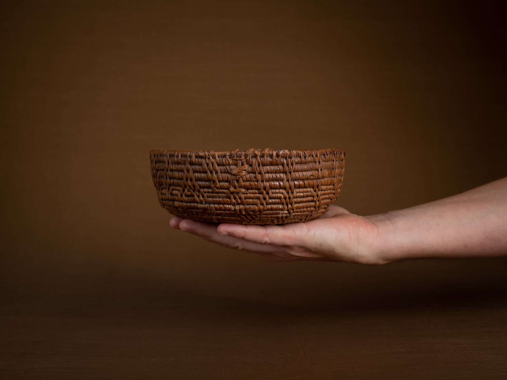 Coupe en vannerie de racine de bouleau, Suède (XIXe siècle)..Birch root basketry cup, Sweden (19th century)