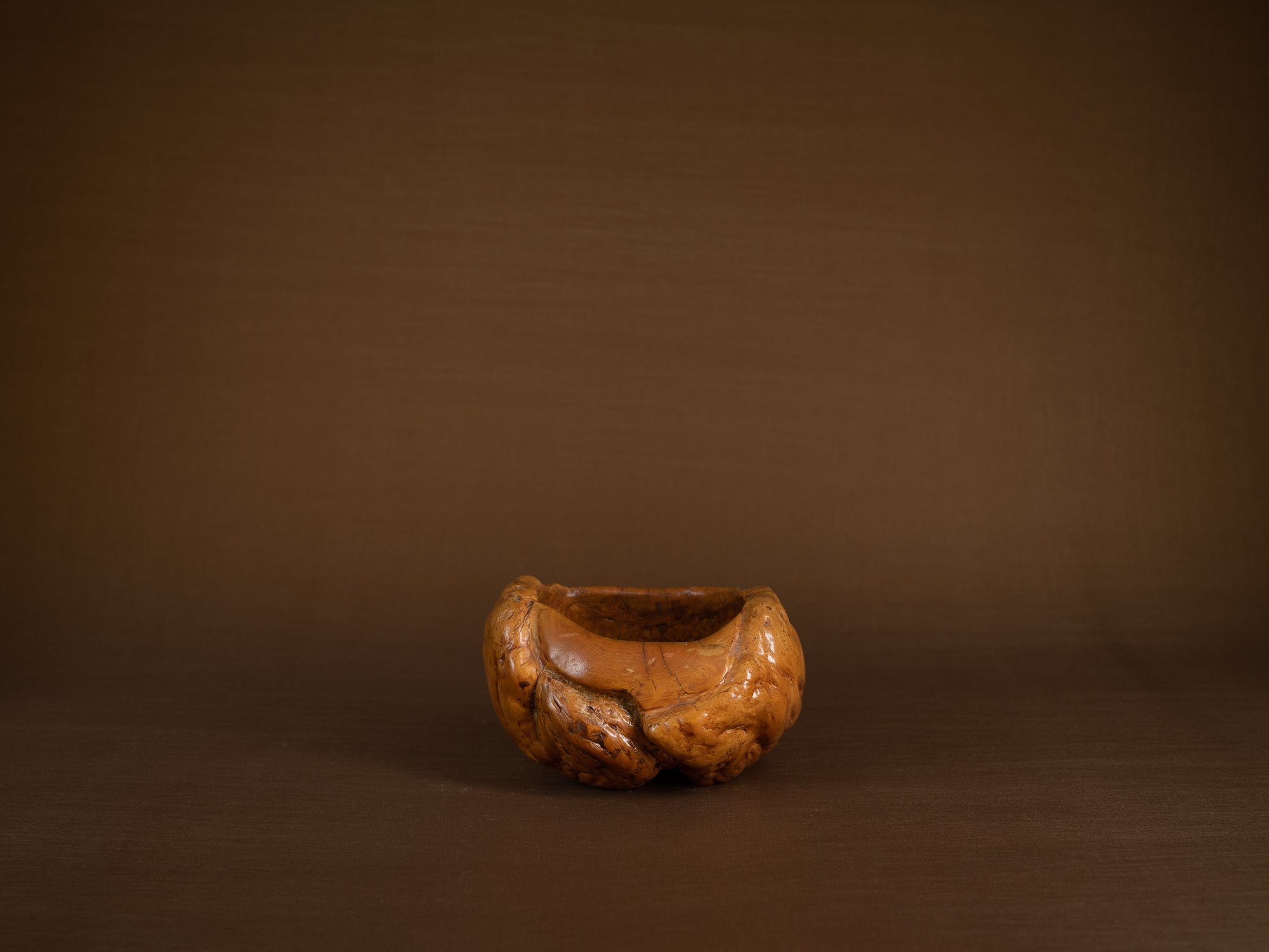 Bol / Coupe paysanne monoxyle en bouleau, Suède (début du XXe siècle)..Peasant birch burl bowl, Sweden (early 20th century)